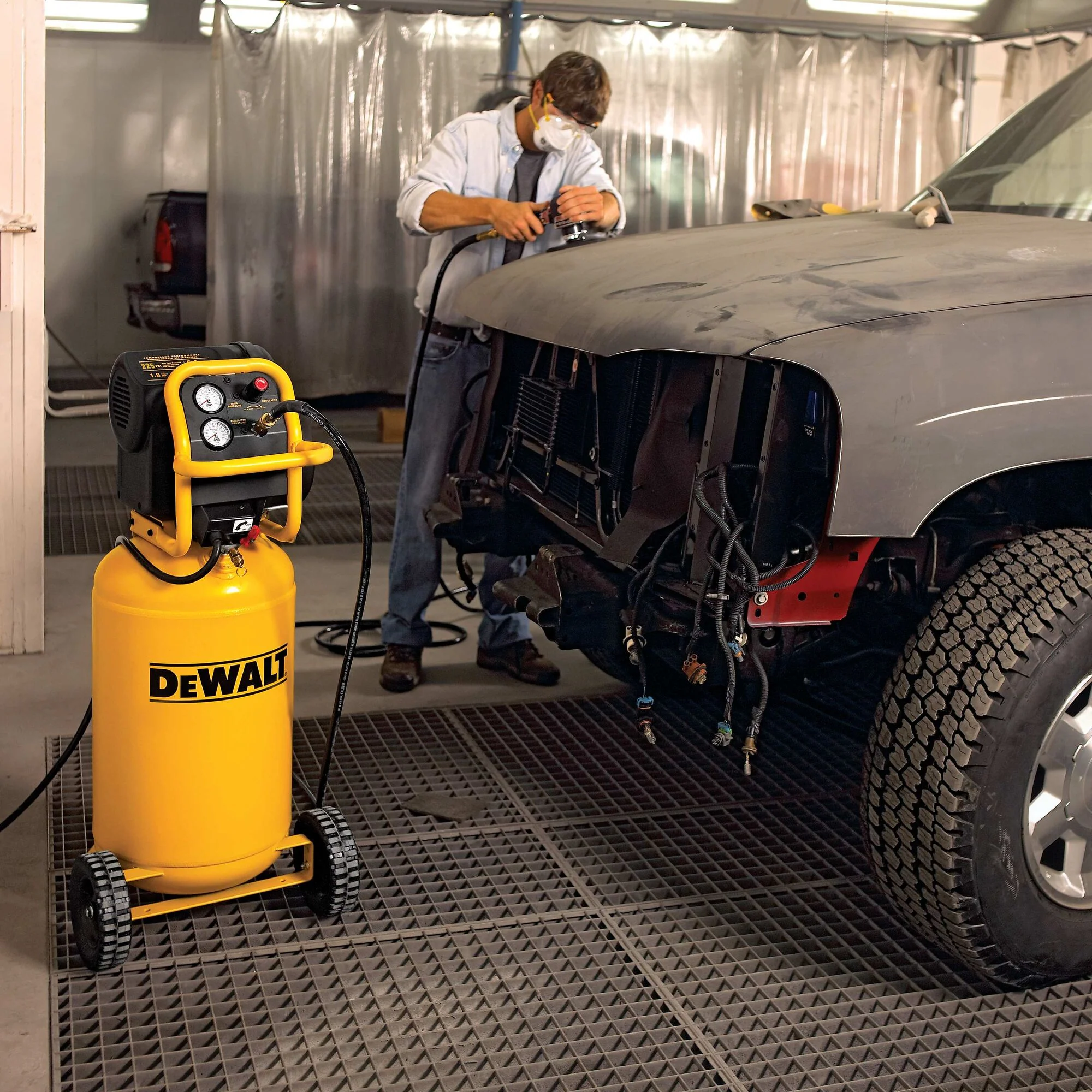 DeWalt 1.6 HP Continuous 15 Gallon Workshop Compressor - Image 9