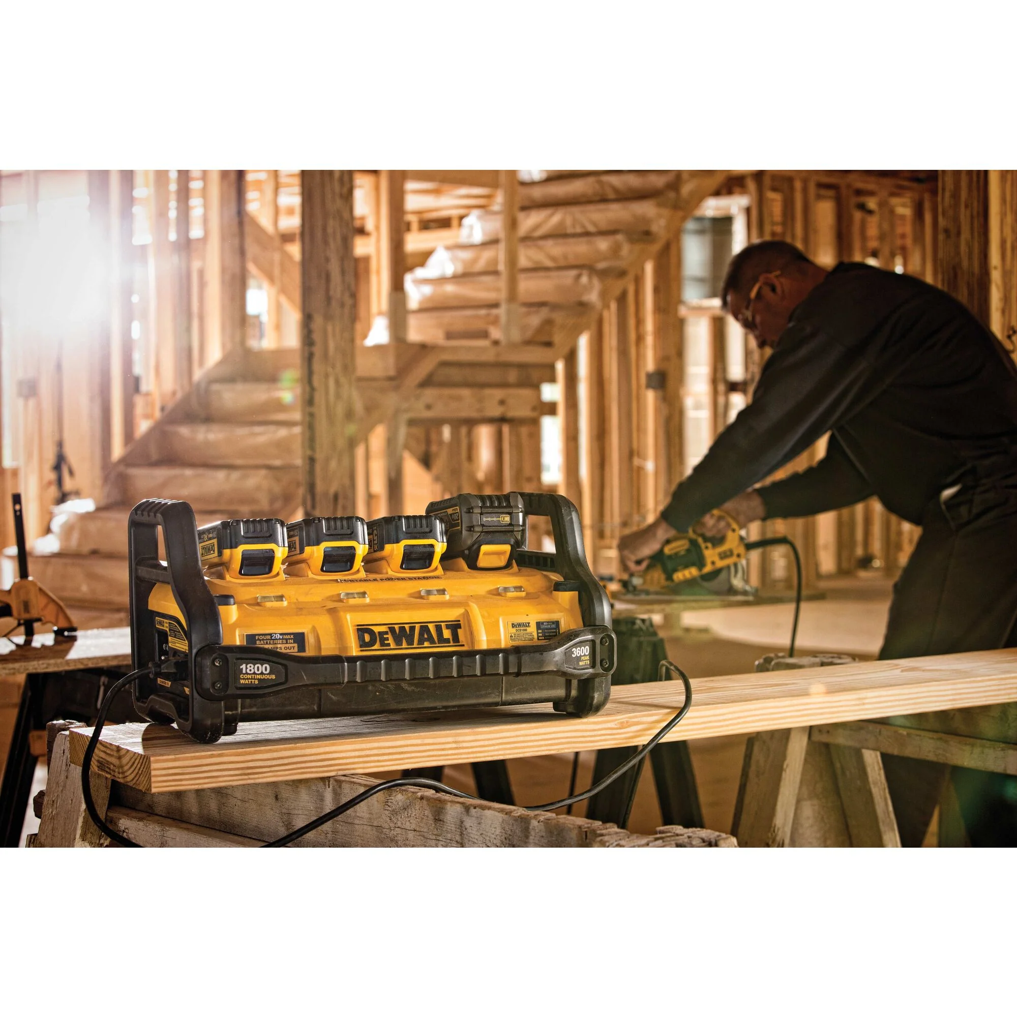 DeWalt 1800W Portable Power Station & Charger - Image 9