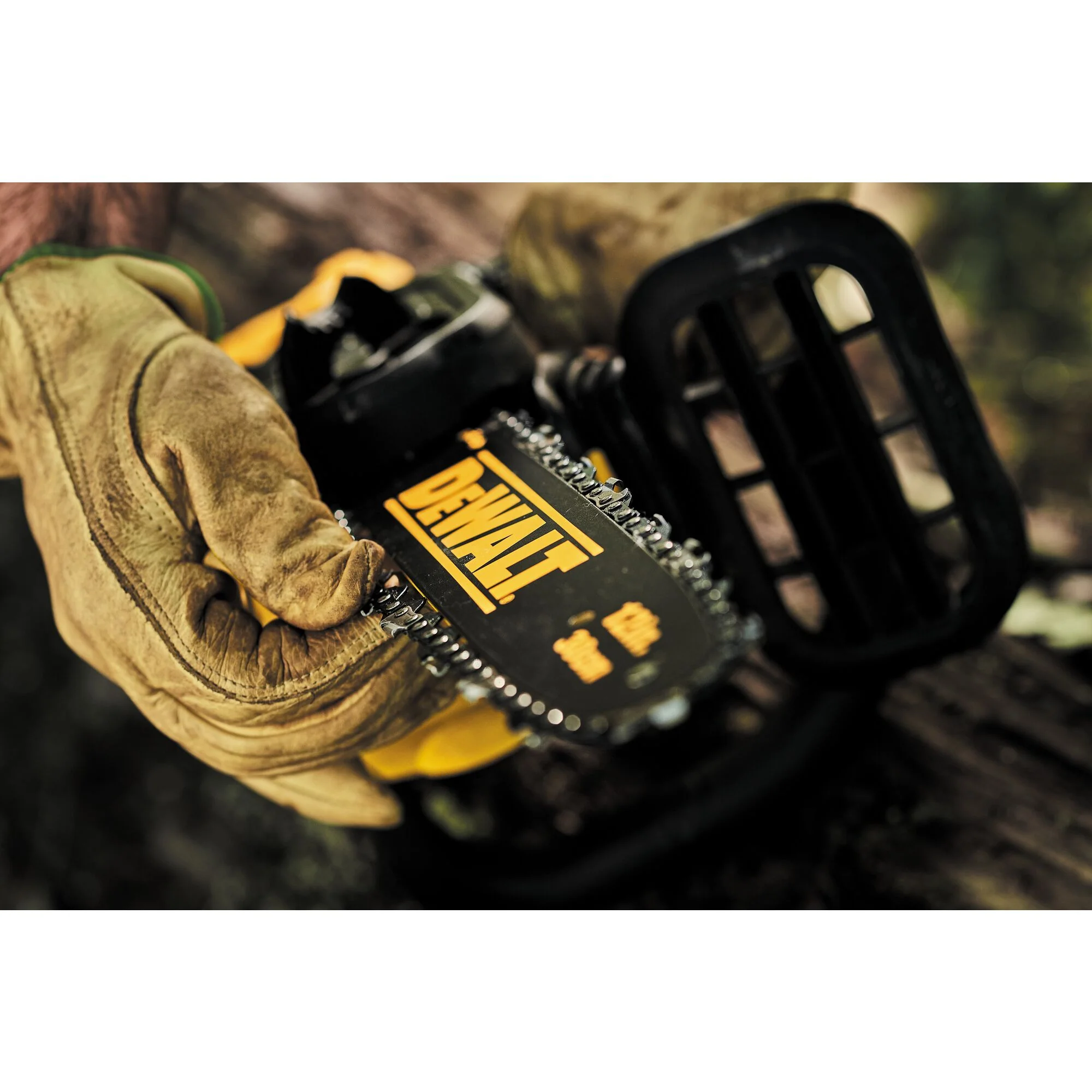 DeWalt 20V MAX XR® Compact 12" Cordless Chainsaw - Tool Only - Image 4