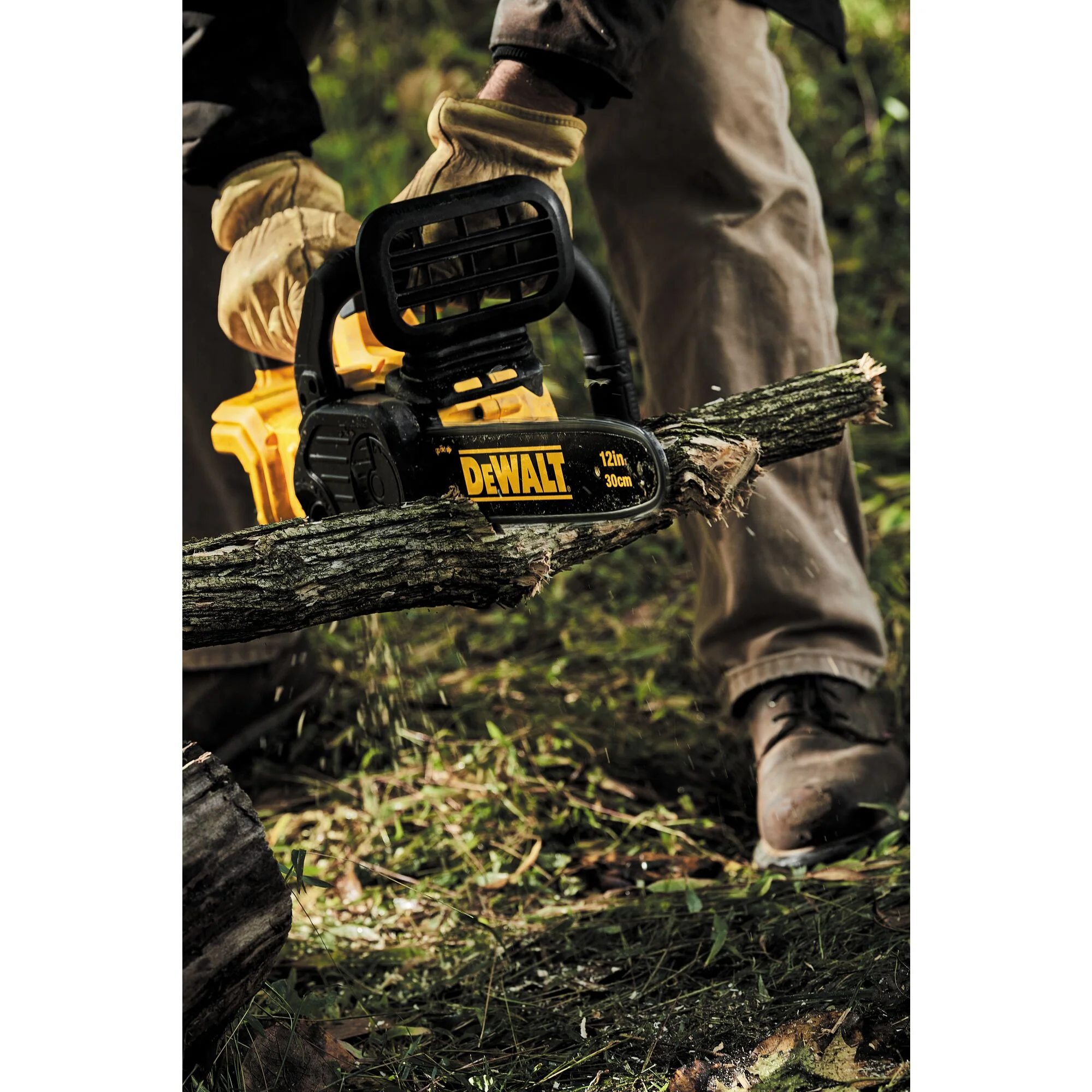 DeWalt 20V MAX XR® Compact 12" Cordless Chainsaw - Tool Only - Image 5
