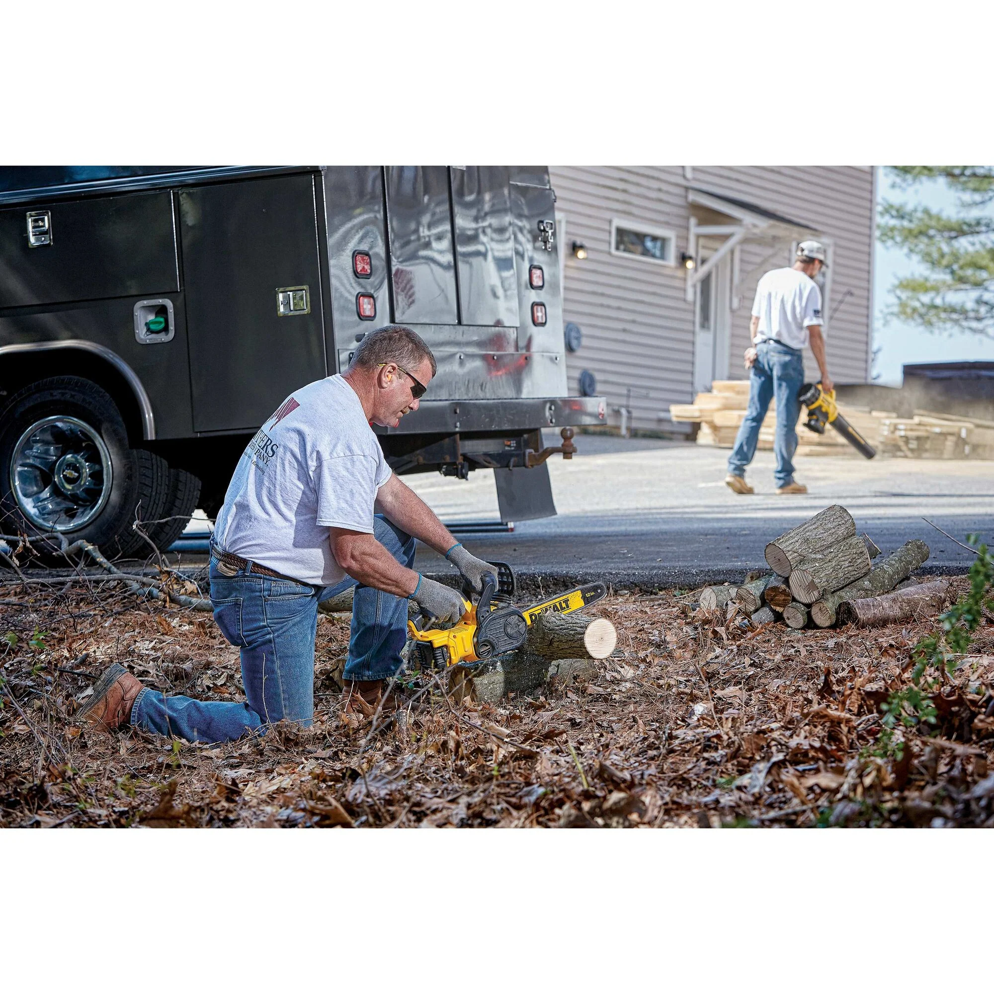DeWalt 20V MAX XR Compact 12" Cordless Chainsaw Kit - Image 15