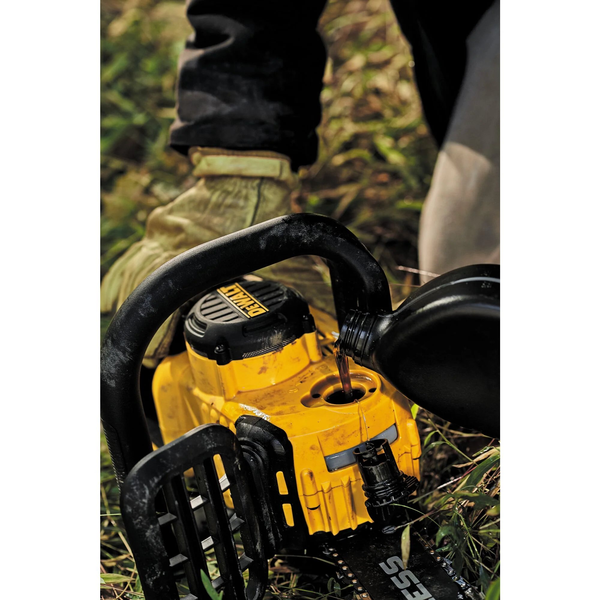 DeWalt FLEXVOLT 60V MAX Cordless Chainsaw - Tool Only - Image 8