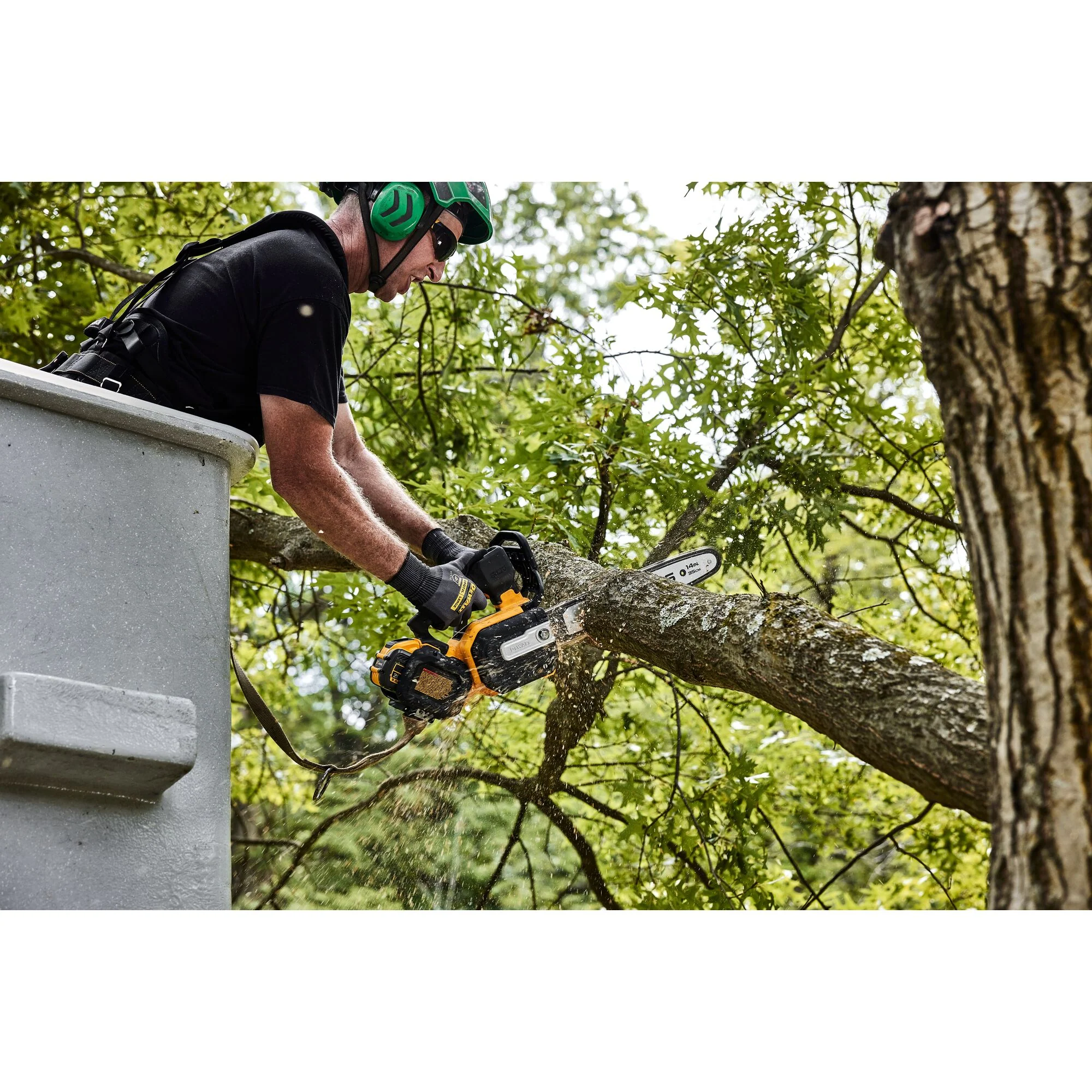 DeWalt 60V MAX FlexVolt 14" Top Handle Chainsaw Kit - Image 10