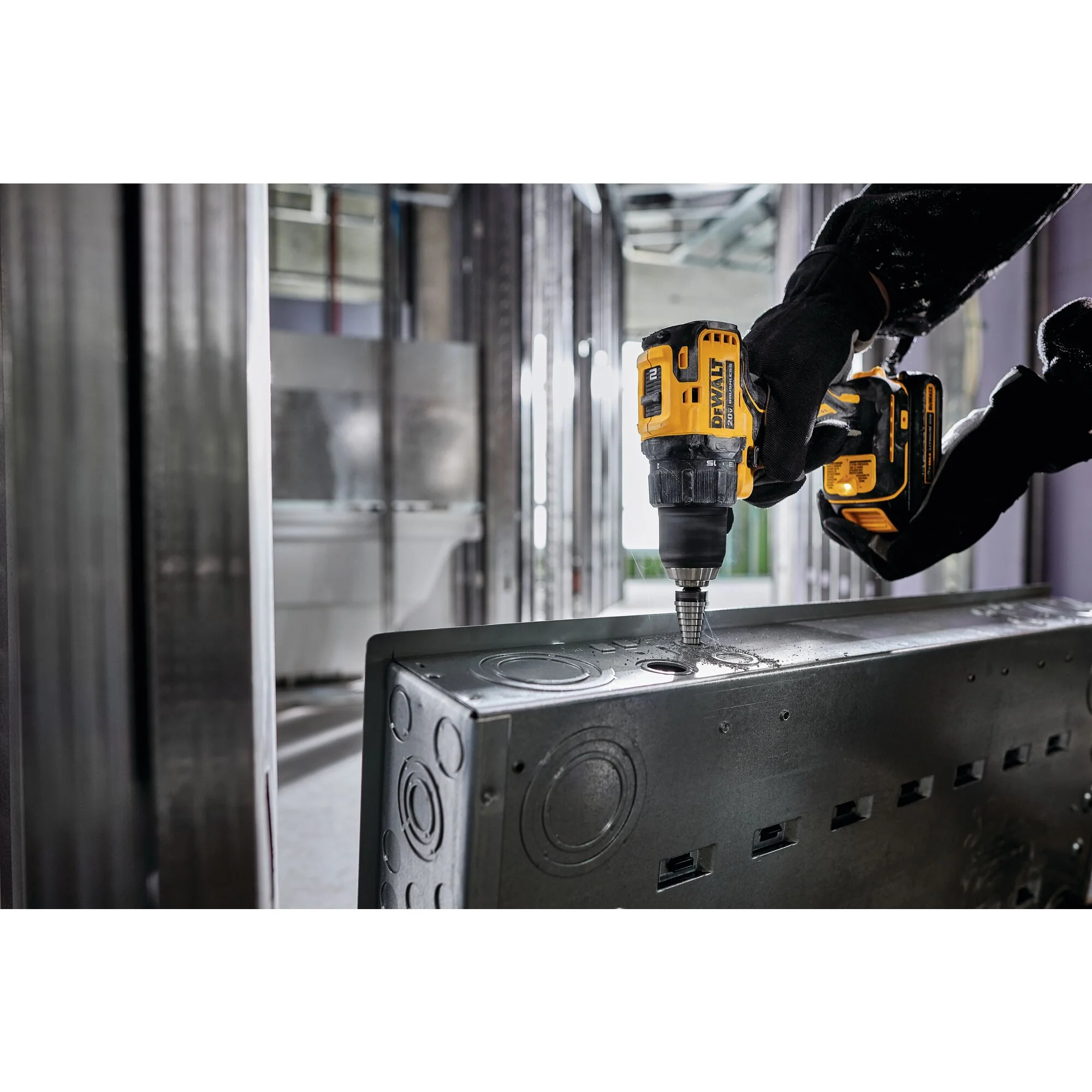 DeWalt ATOMIC™ 20V MAX Brushless Compact 1/2" Drill/Driver Kit - Image 10