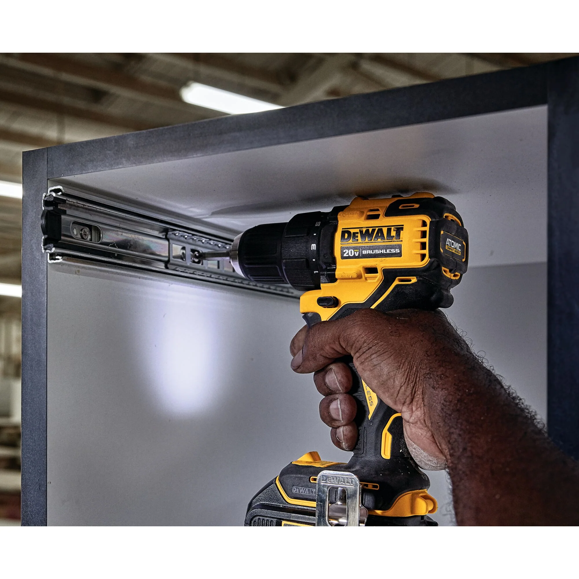 DeWalt ATOMIC™ 20V MAX Brushless Compact 1/2" Drill/Driver Kit - Image 6