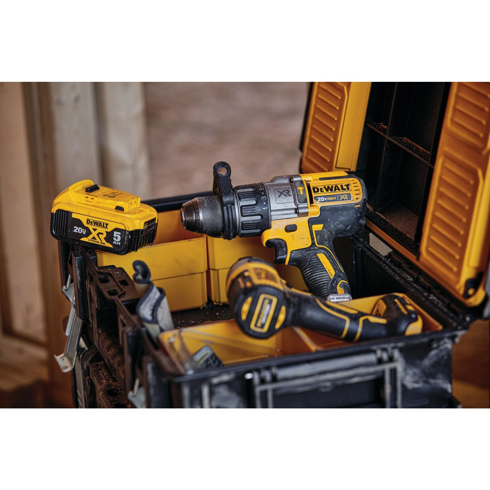 DeWalt 20V MAX XTREME™ 1/2" Cordless Brushless Hammer Drill Kit - Image 4