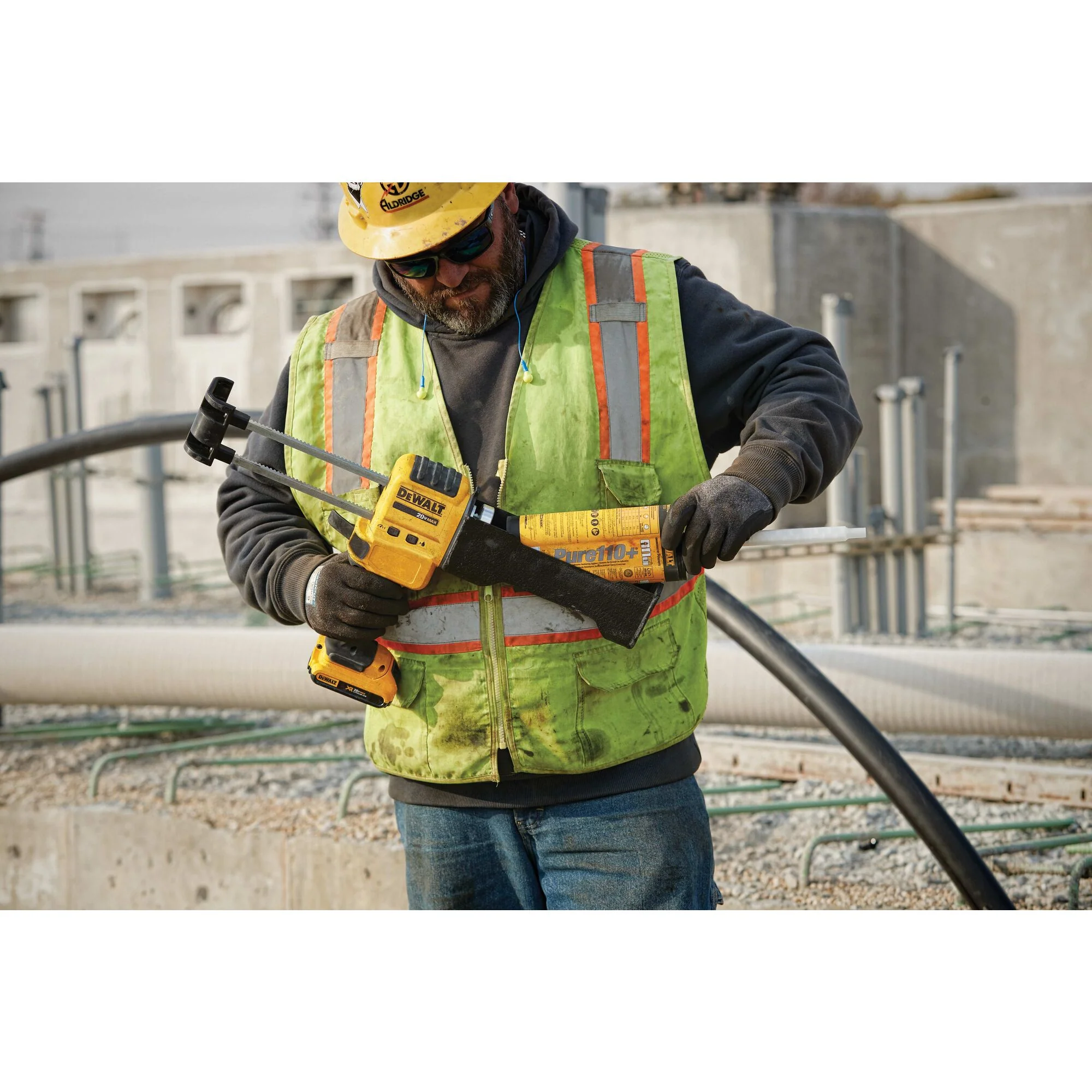 DeWalt 20V MAX 10:1 Acrylic Adhesive Dispenser Kit - Image 3