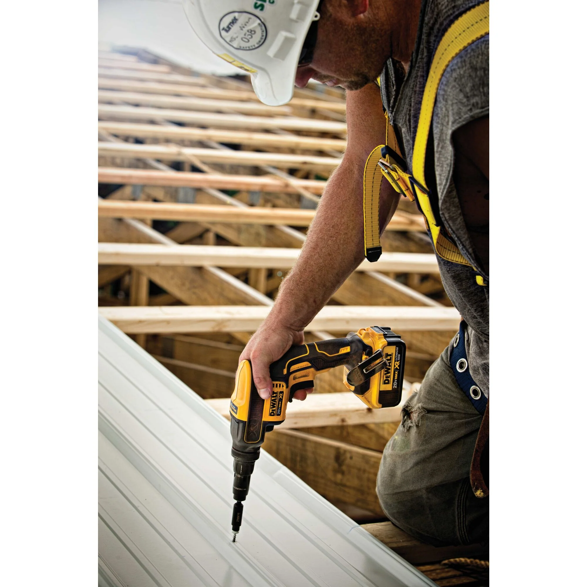 DeWalt 20V MAX XR® Versa-Clutch Adjustable Torque Screw Gun Kit - Image 5