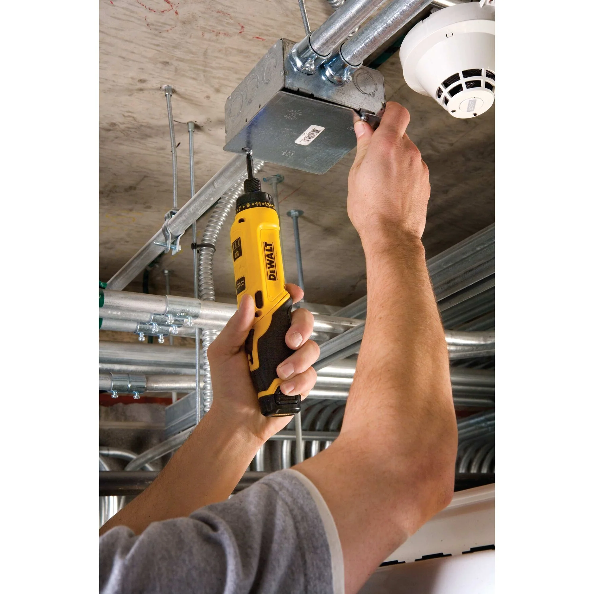 DeWalt 8V MAX Gyroscopic Screwdriver 2 Battery Kit - Image 18