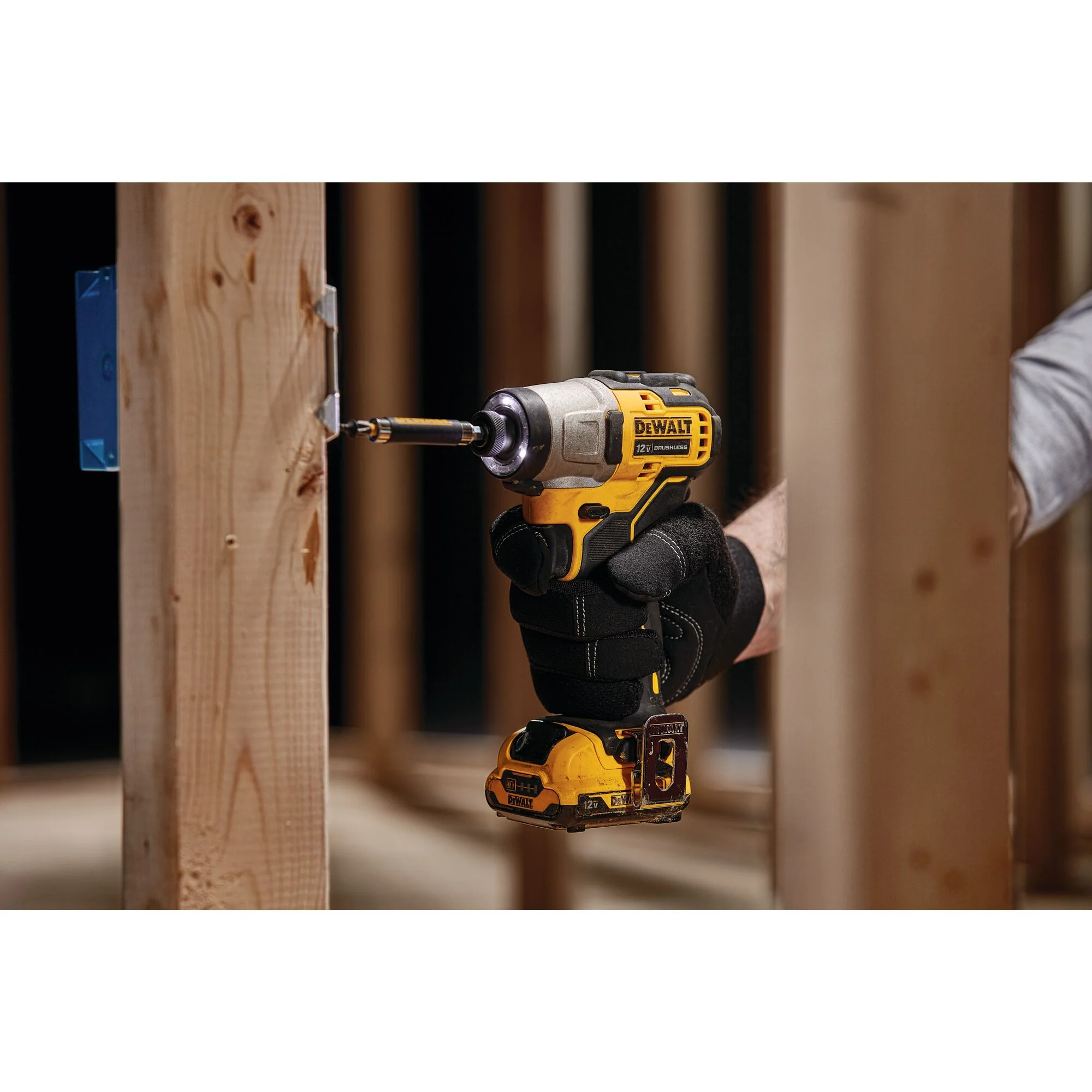 DeWalt XTREMEâ„¢ 12V MAX Brushless 1/4" Cordless Impact Driver Kit - Image 5