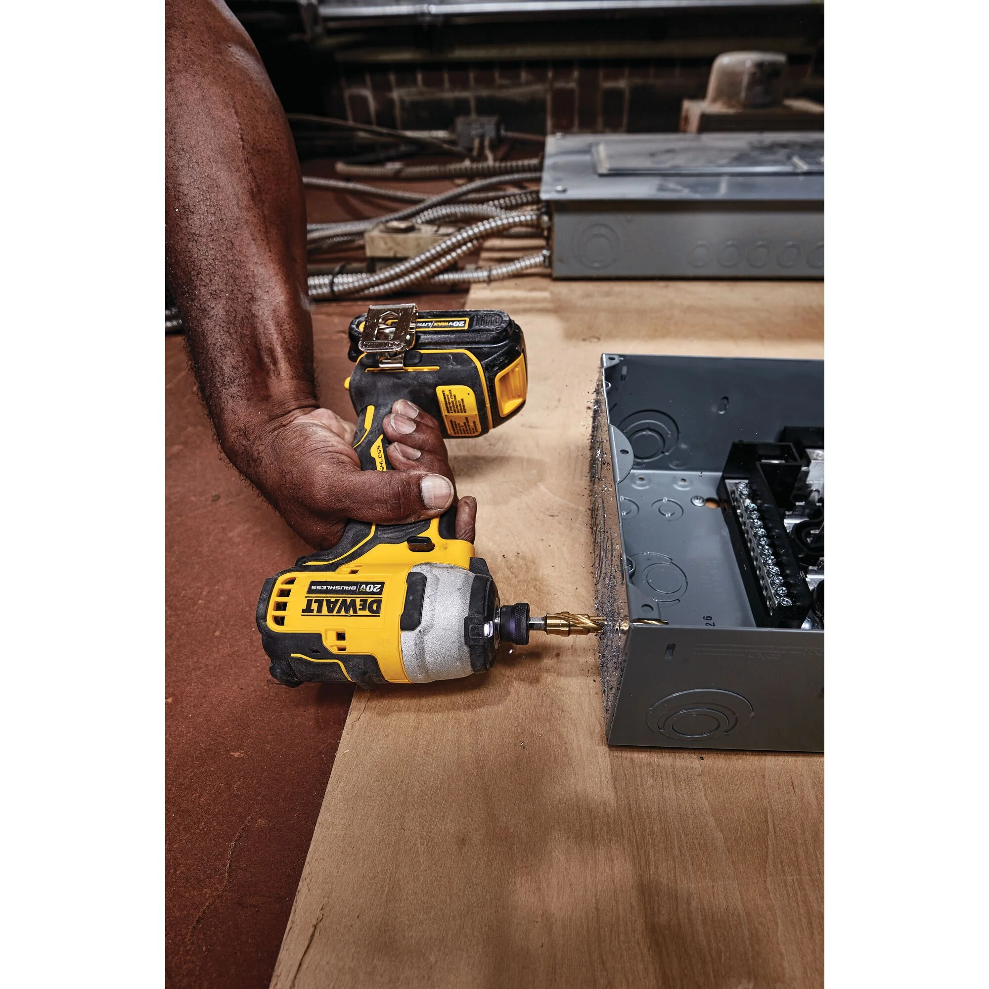 DeWalt ATOMICâ„¢ 20V MAX Brushless Compact 1/4" Impact Driver - Tool Only - Image 10