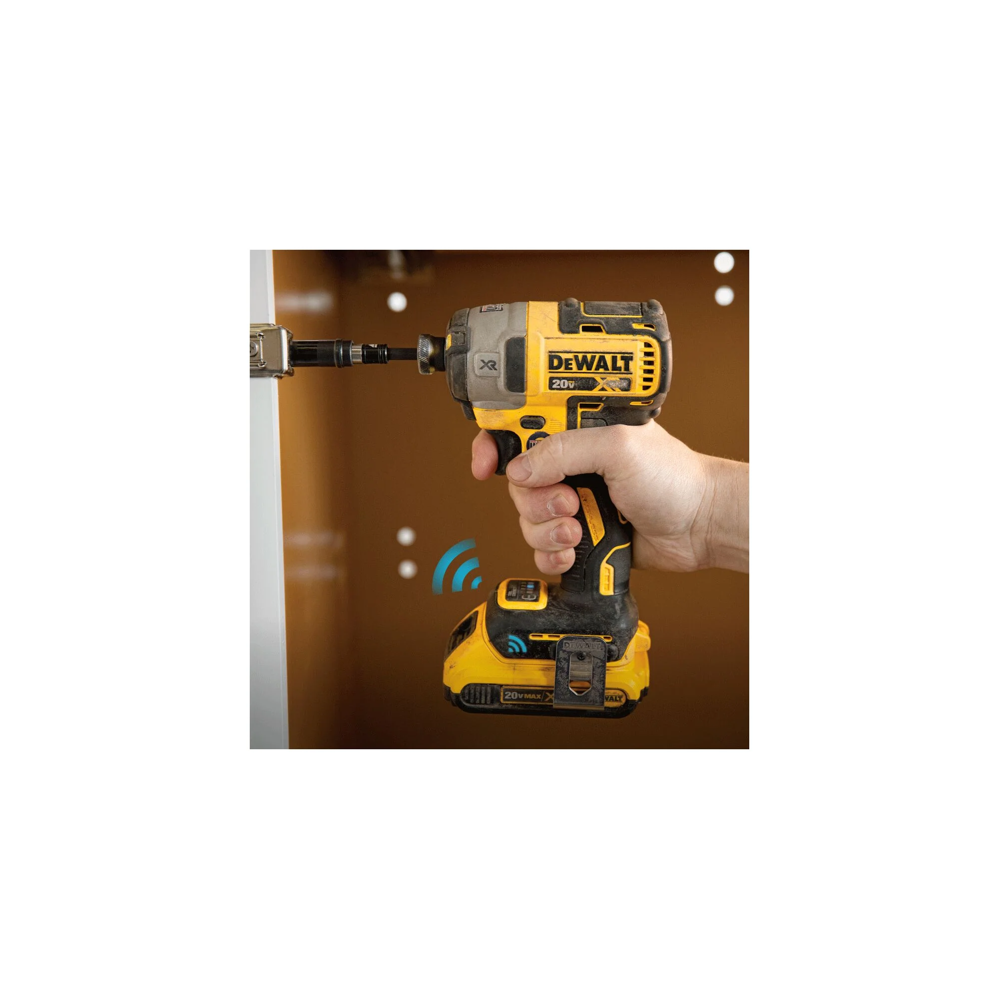 DeWalt 20V MAX XR® Brushless TOOL CONNECT™ 1/4" Impact Driver Kit - Image 10