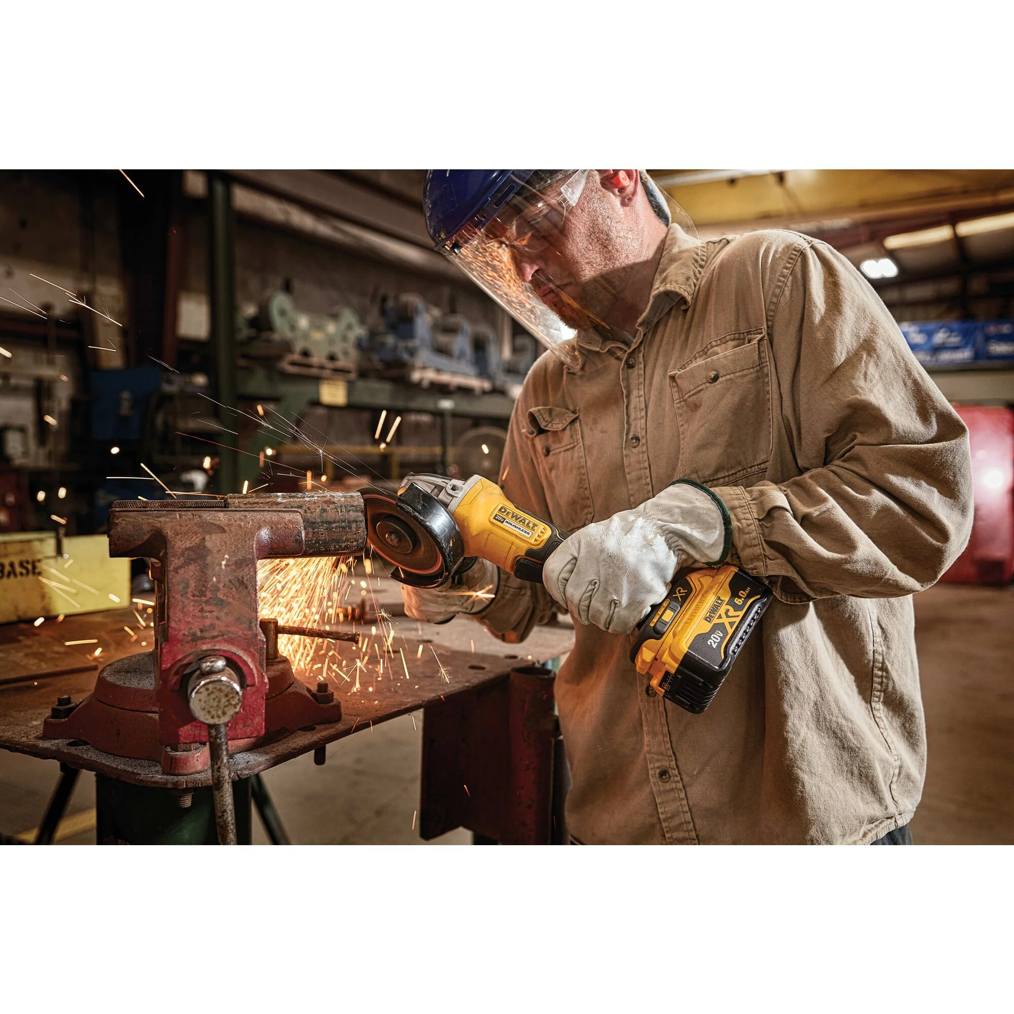 DeWalt 20V MAX XR® 4.5" Small Angle Grinder Kit w/ Kickback Brake - Image 4