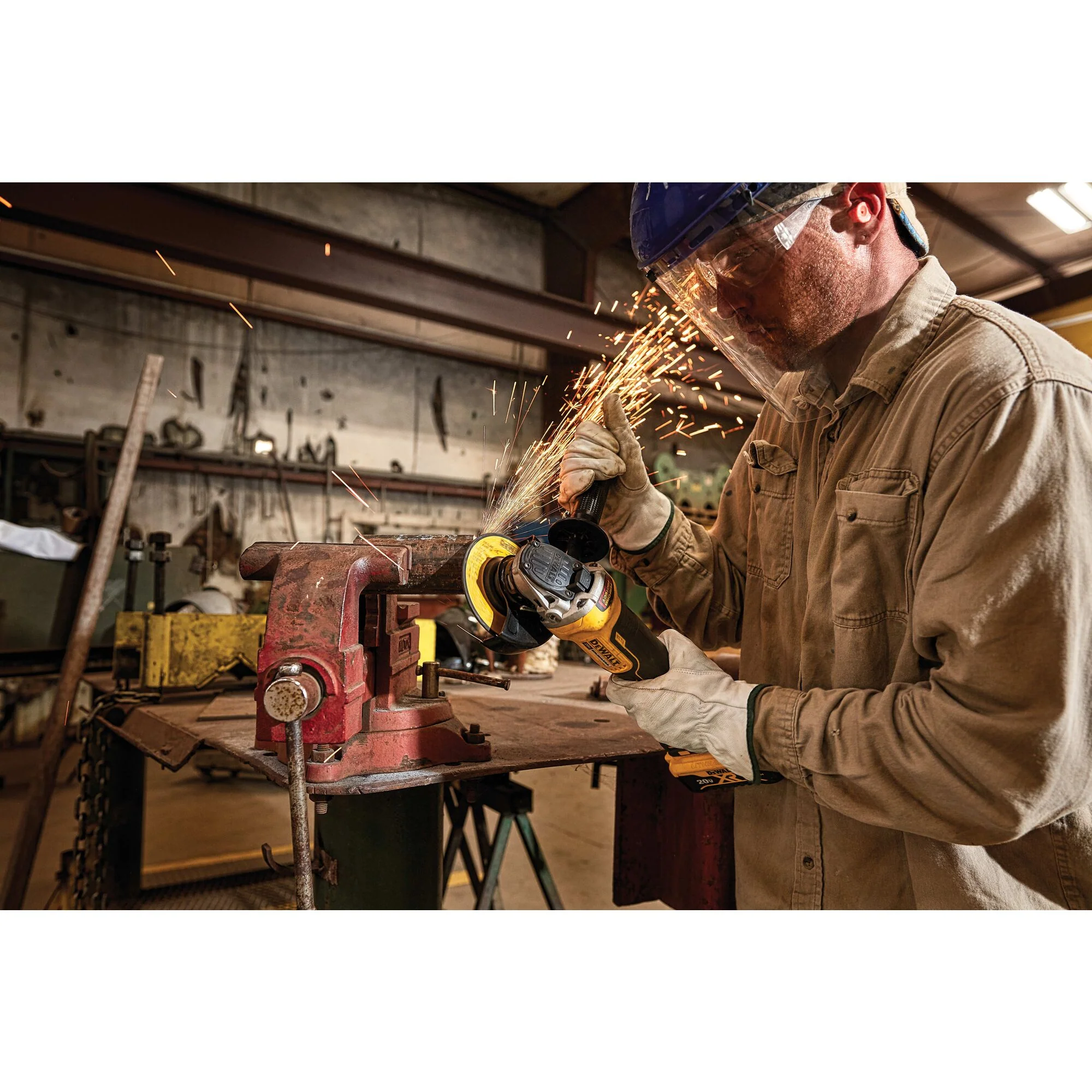 DeWalt 20V MAX XR® 4.5" Small Angle Grinder Kit w/ Kickback Brake - Image 5