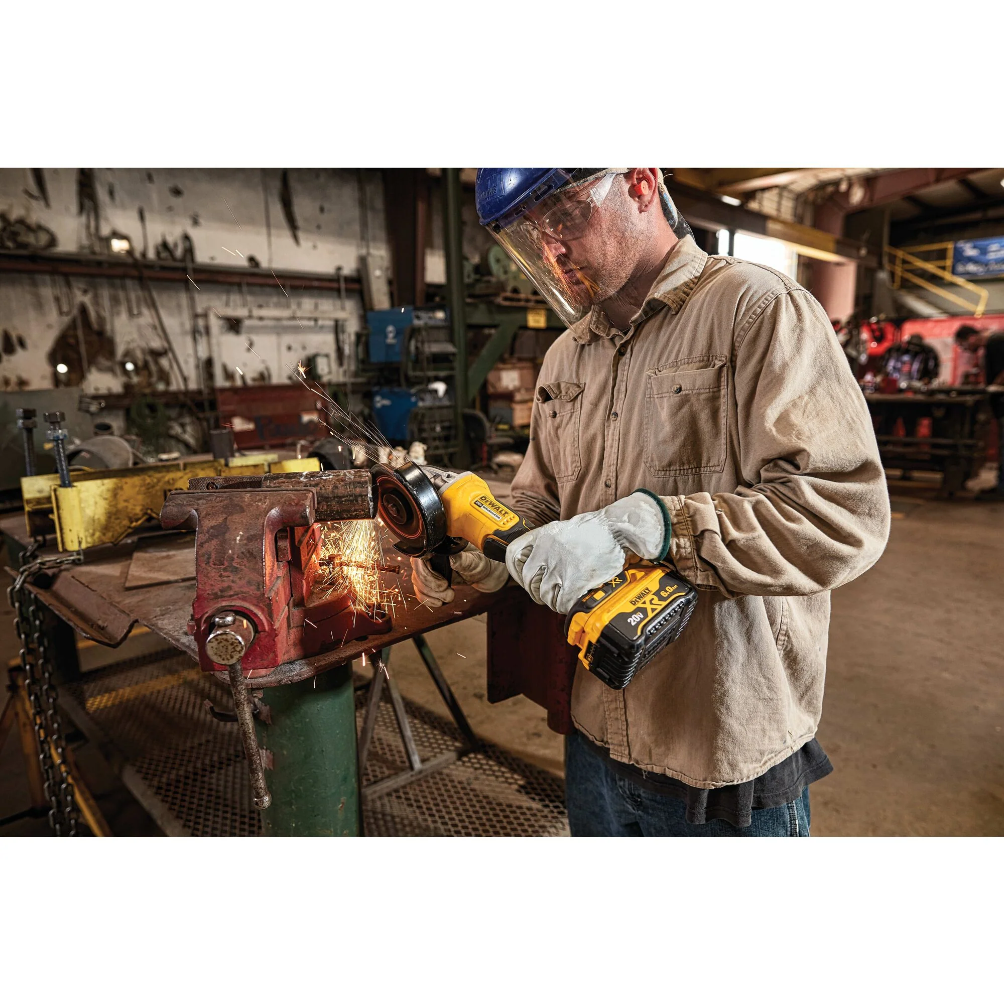 DeWalt 20V MAX XR® 4.5" Small Angle Grinder Kit w/ Kickback Brake - Image 6