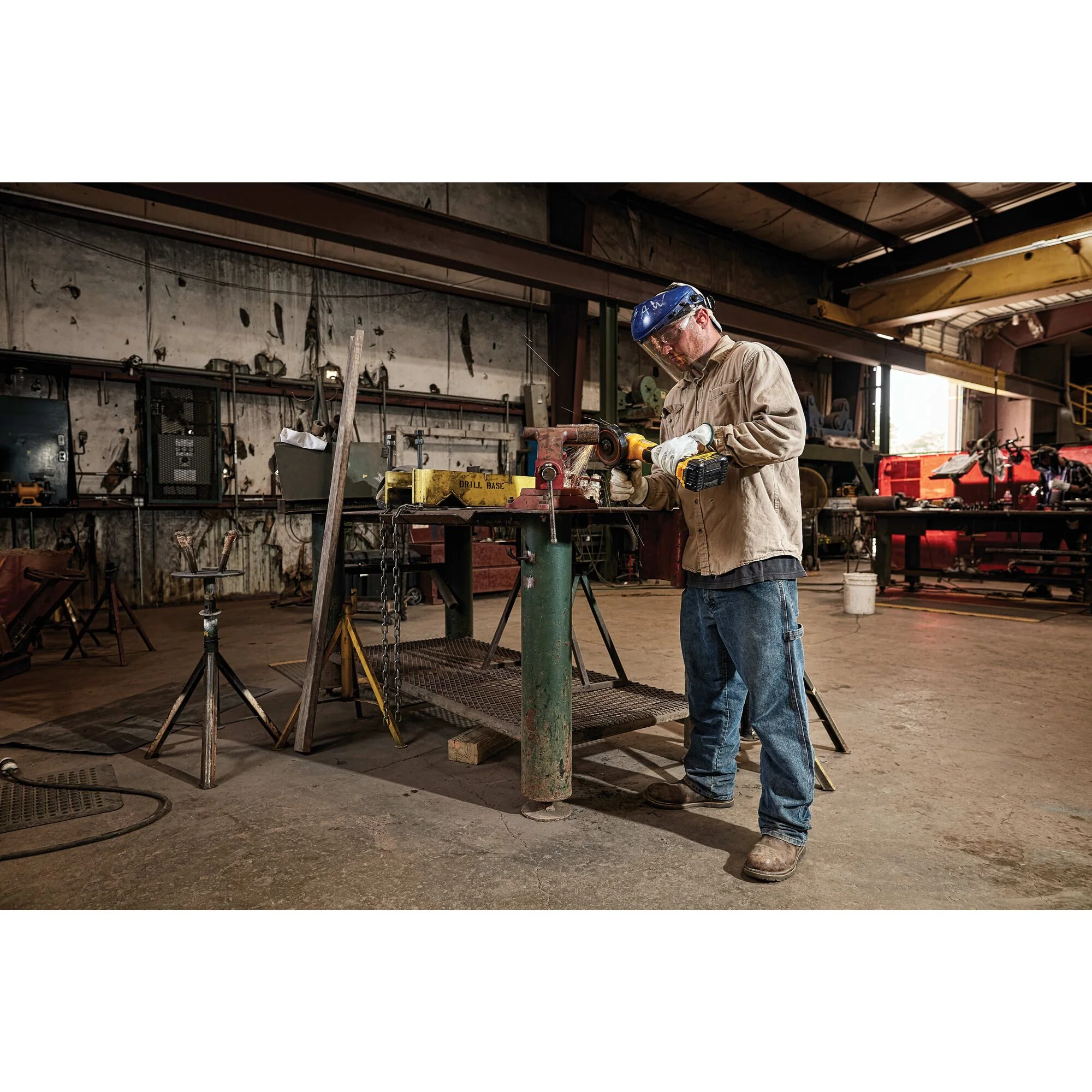 DeWalt 20V MAX XR® 4.5" Small Angle Grinder Kit w/ Kickback Brake - Image 8