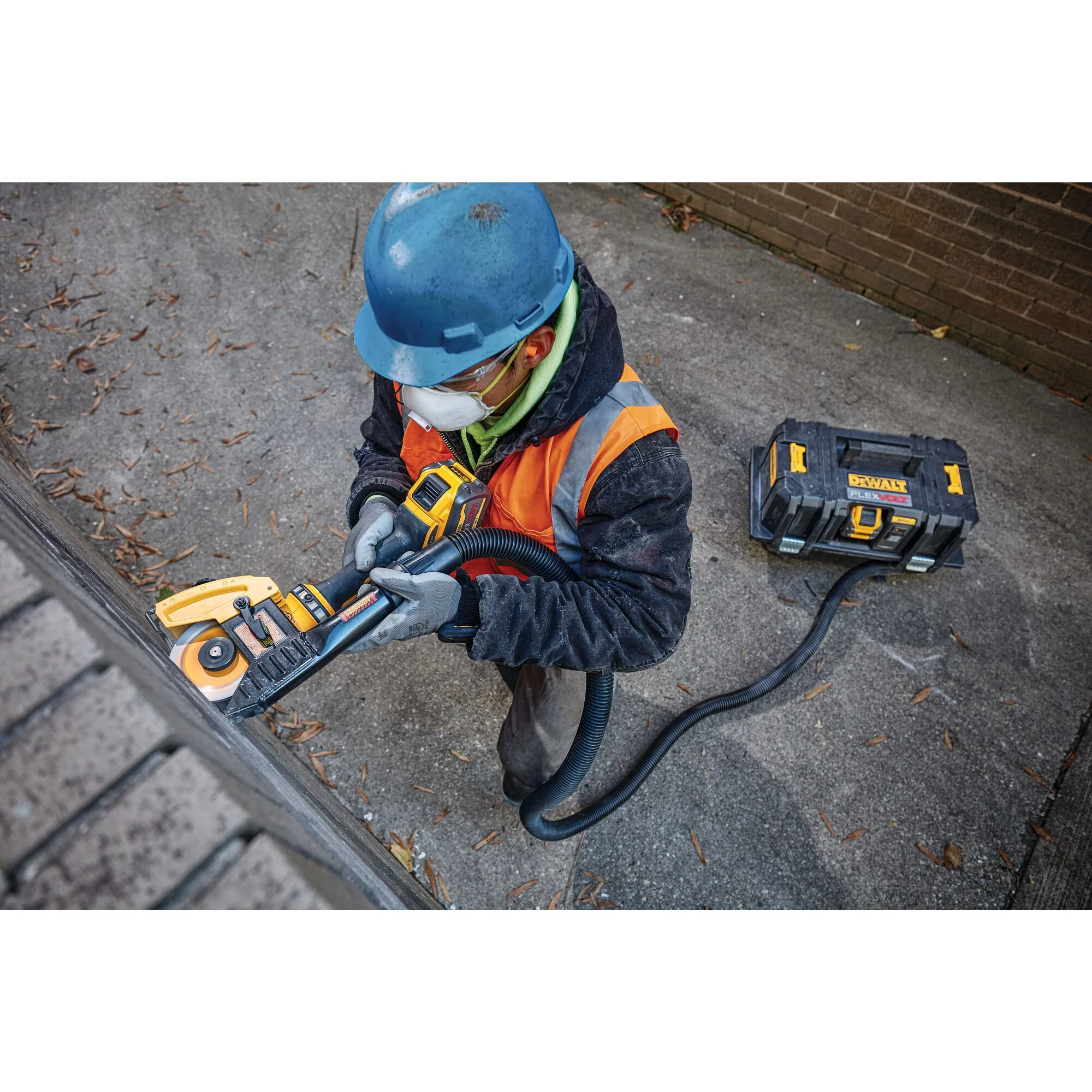 DeWalt 60V MAX FLEXVOLT® 4-1/2" - 6" Angle Grinder Kit w/ 2 Batteries - Image 11