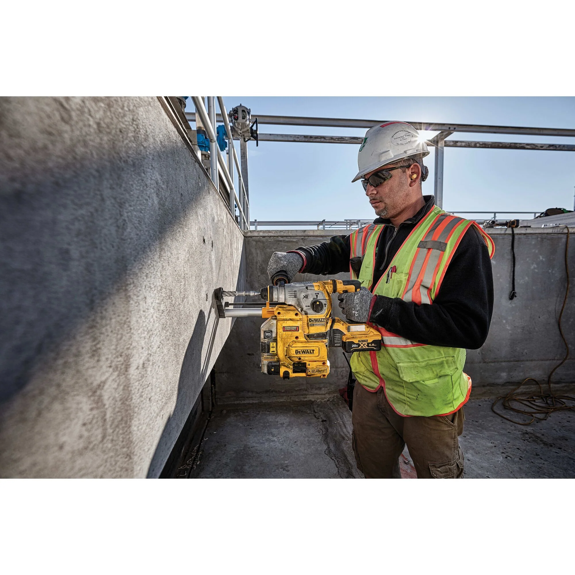 DeWalt DCH293R2 20V MAX XR® 1-1/8" Brushless SDS Plus L-Shape Rotary Hammer Kit - Image 15