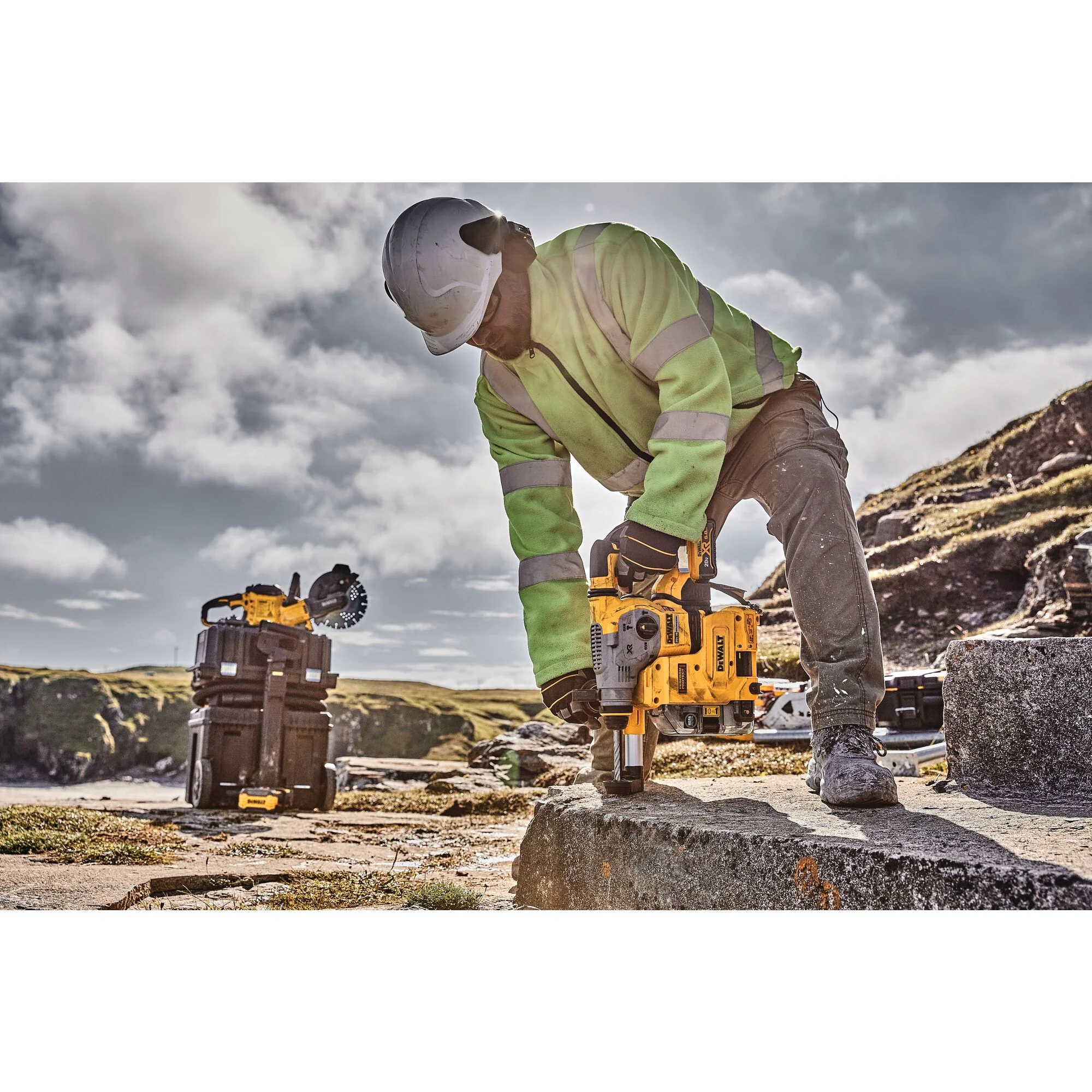 DeWalt DCH293R2 20V MAX XR® 1-1/8" Brushless SDS Plus L-Shape Rotary Hammer Kit - Image 19