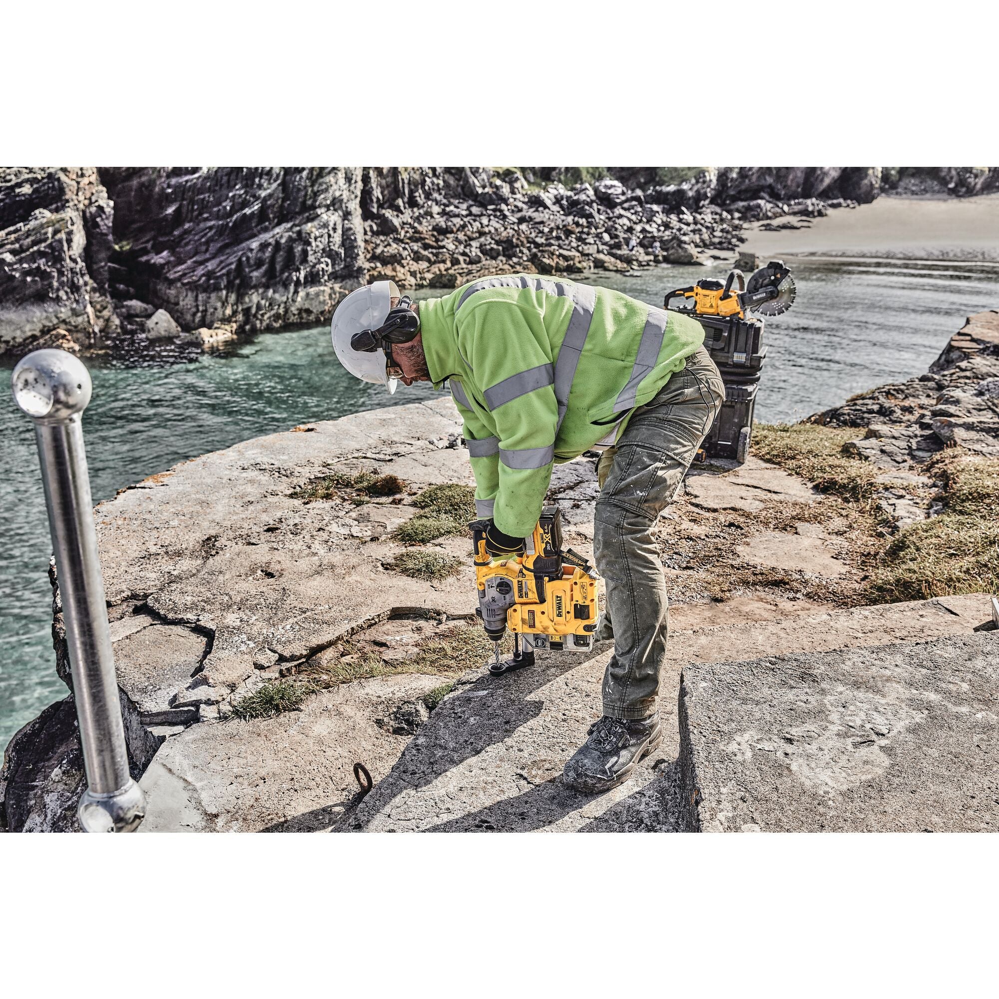 DeWalt DCH293R2 20V MAX XR® 1-1/8" Brushless SDS Plus L-Shape Rotary Hammer Kit - Image 20