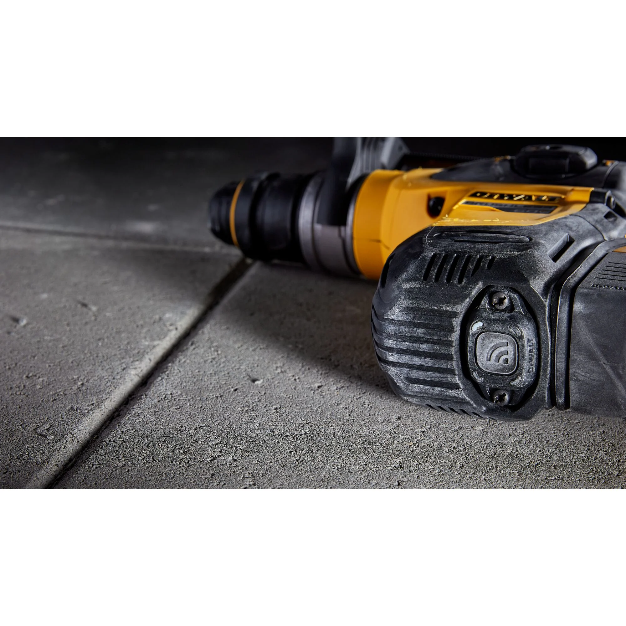 DeWalt 60V MAX 1-1/4" Brushless SDS Plus Rotary Hammer Kit - Image 10