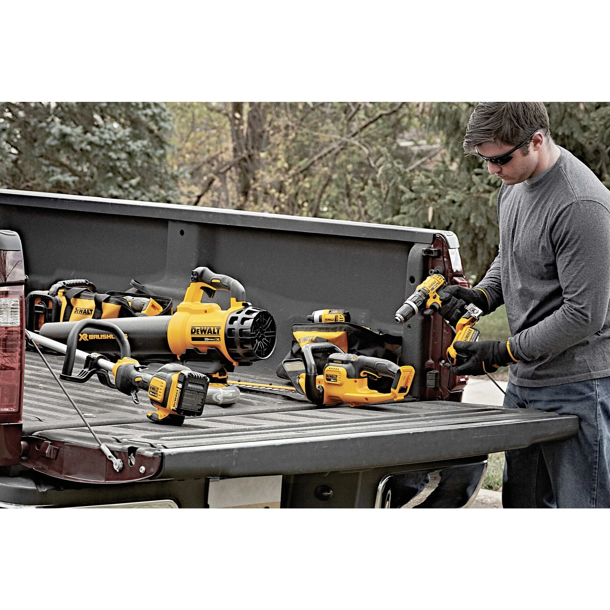 DeWalt 20V MAX 22" Hedge Trimmer Kit - Image 12