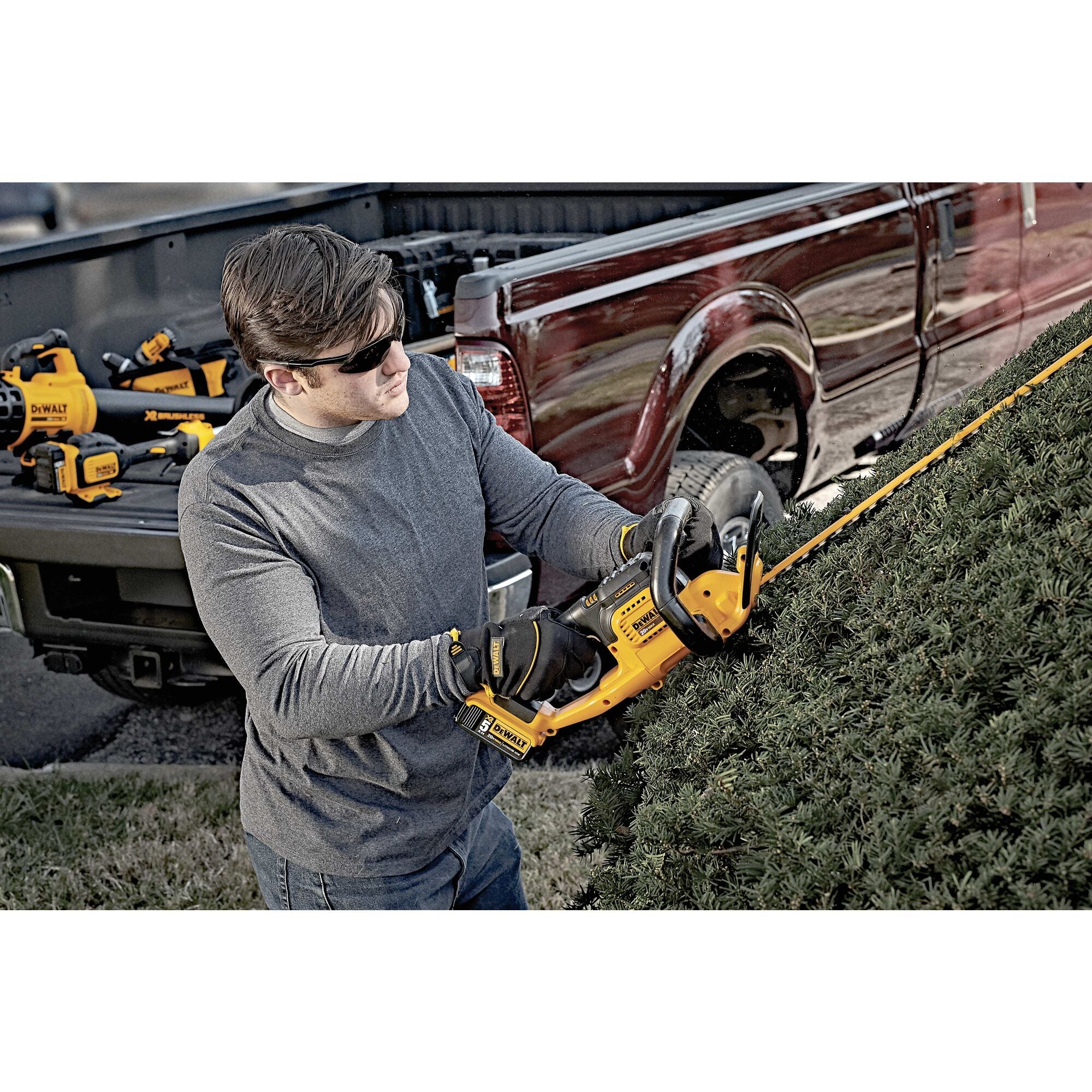 DeWalt 20V MAX 22" Hedge Trimmer Kit - Image 9
