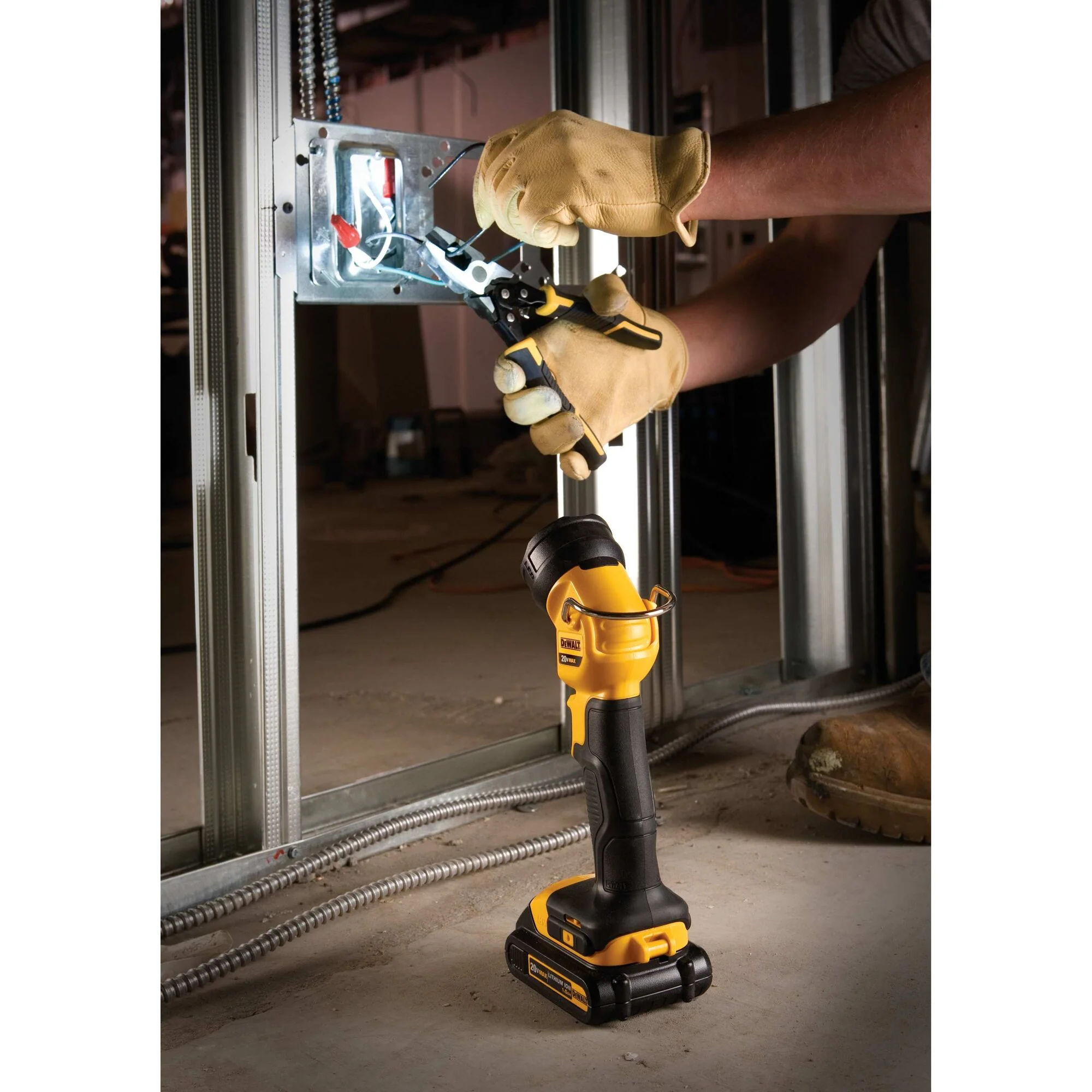 DeWalt 20V MAX LED Work Light - Tool Only - Image 6