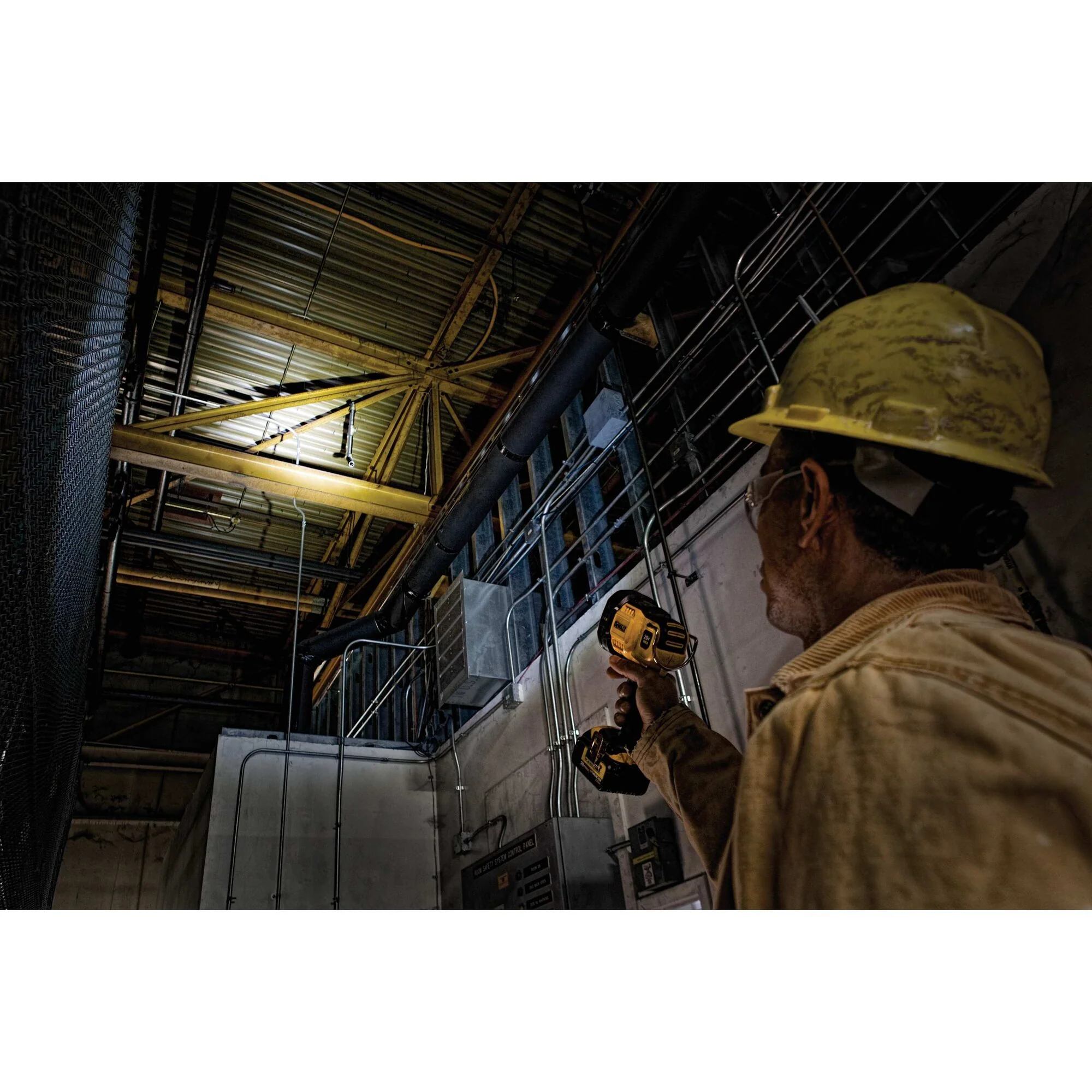 DeWalt 20V MAX Jobsite LED Spotlight - Image 5