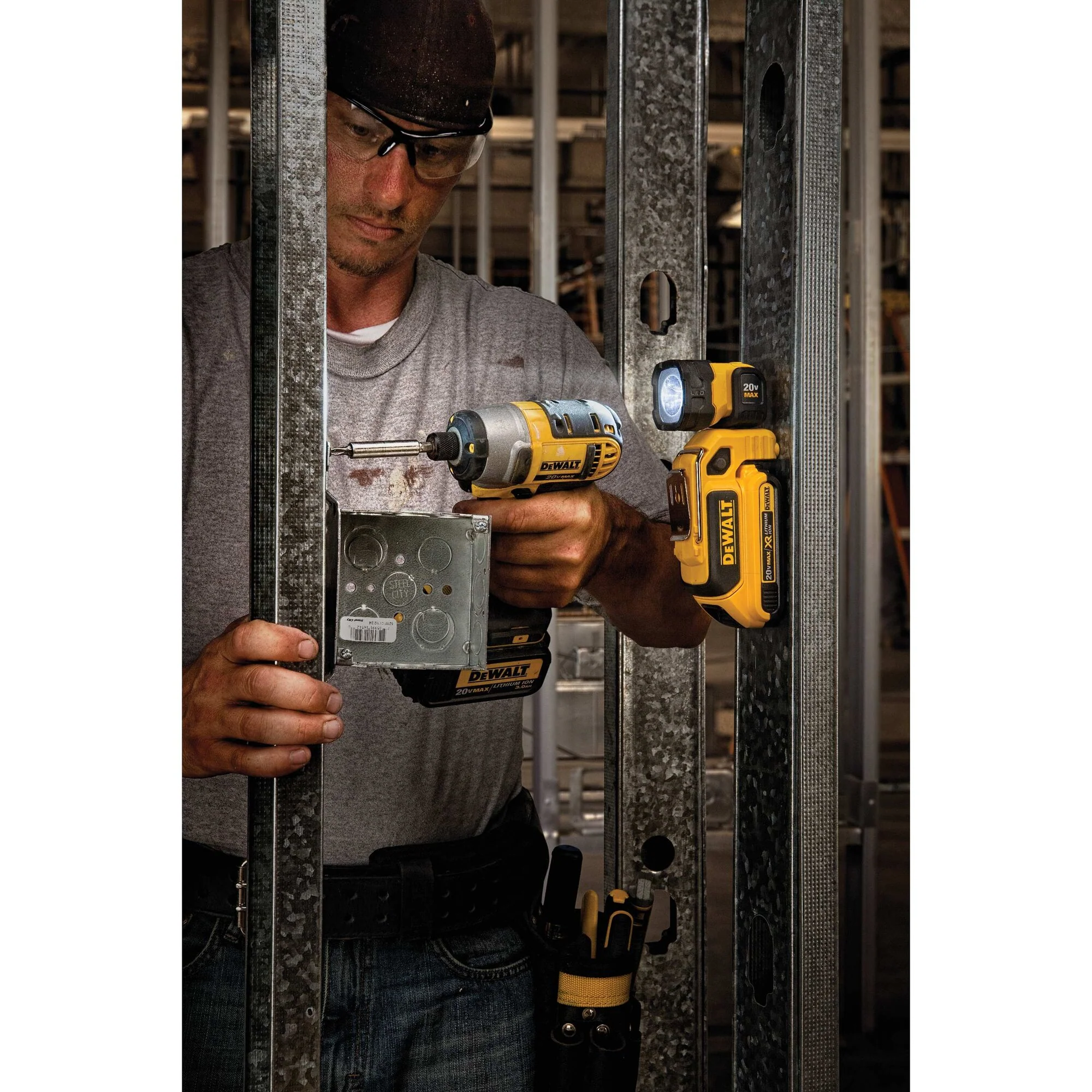 DeWalt 20V MAX LED Hand Held Worklight - Image 5