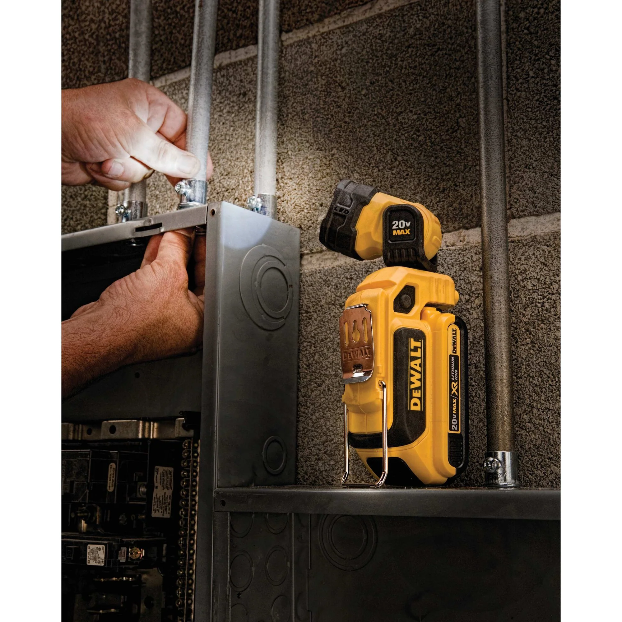 DeWalt 20V MAX LED Hand Held Worklight - Image 6