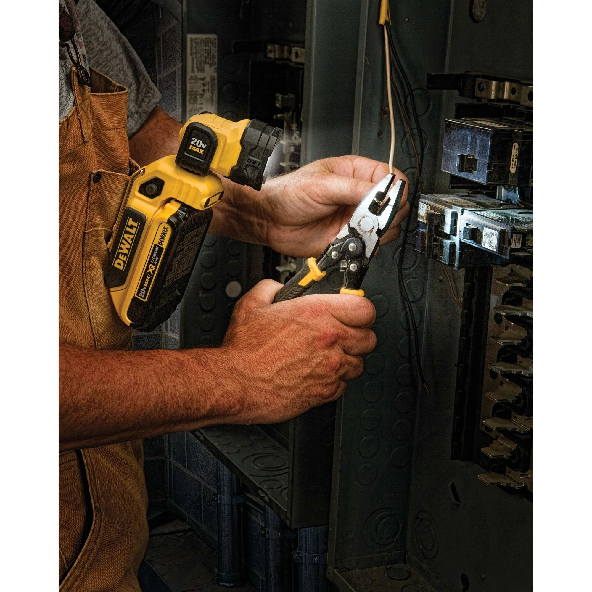 DeWalt 20V MAX LED Hand Held Worklight - Image 7