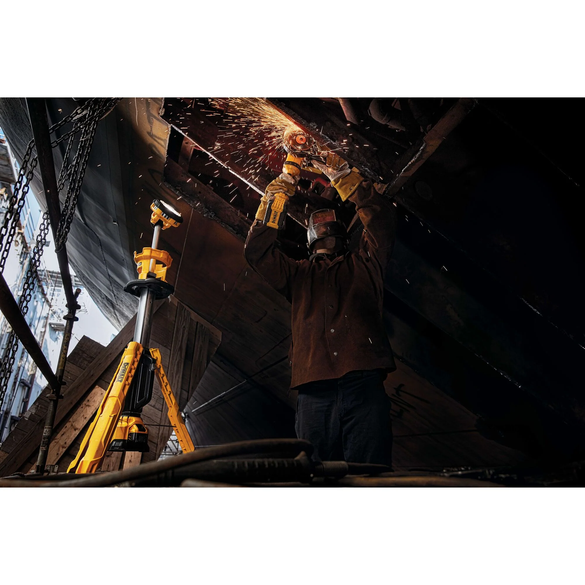 DeWalt 20V MAX Cordless Tripod Light - Light Only - Image 10