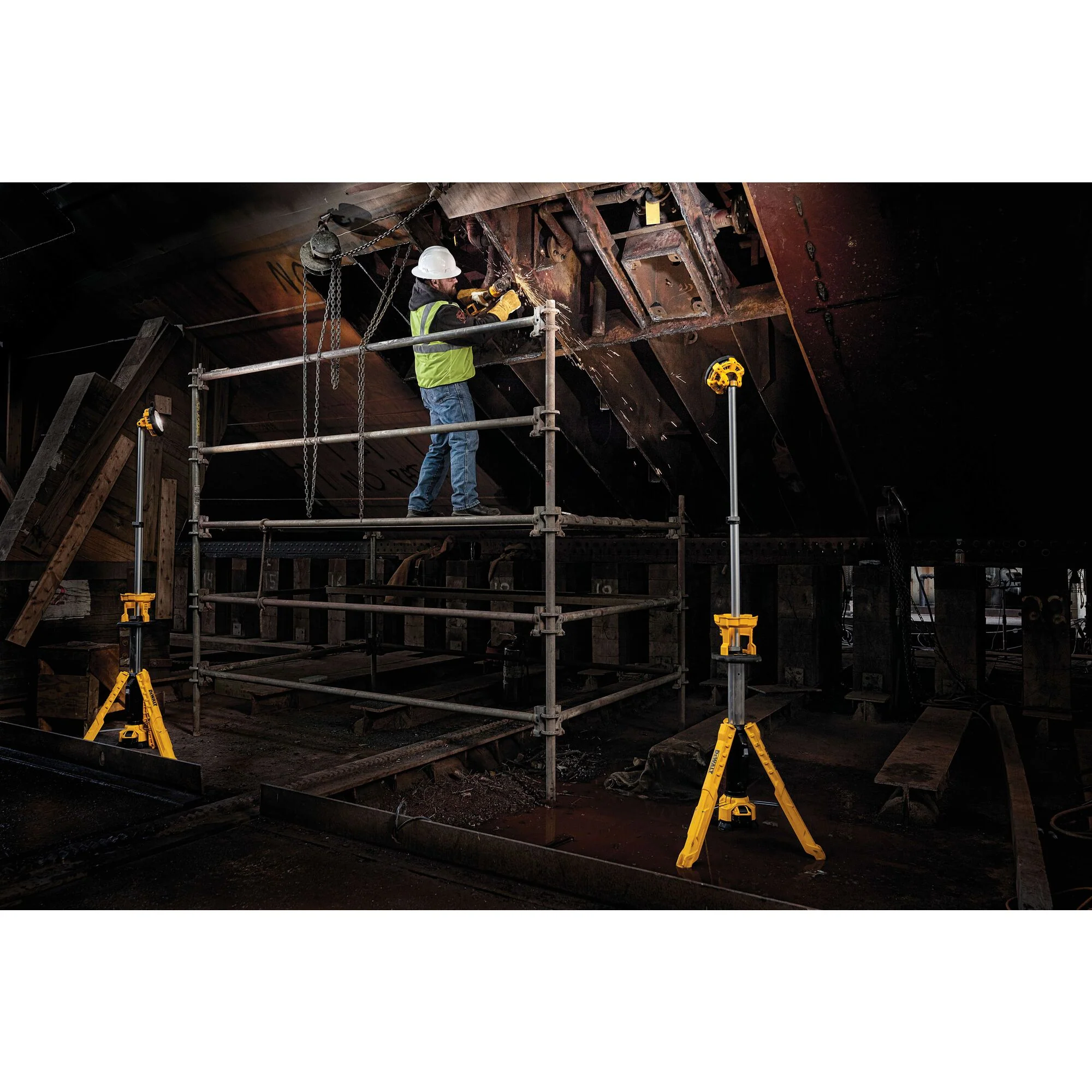 DeWalt 20V MAX Cordless Tripod Light - Light Only - Image 11