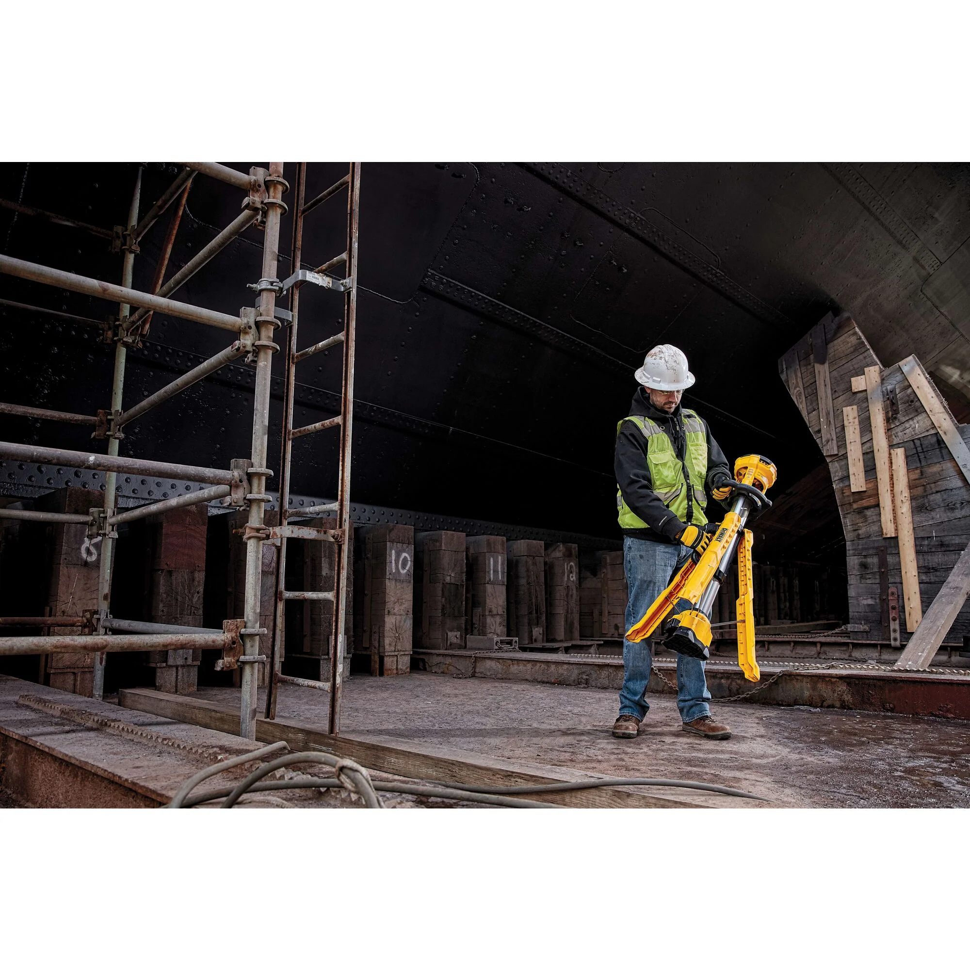 DeWalt 20V MAX Cordless Tripod Light - Light Only - Image 12