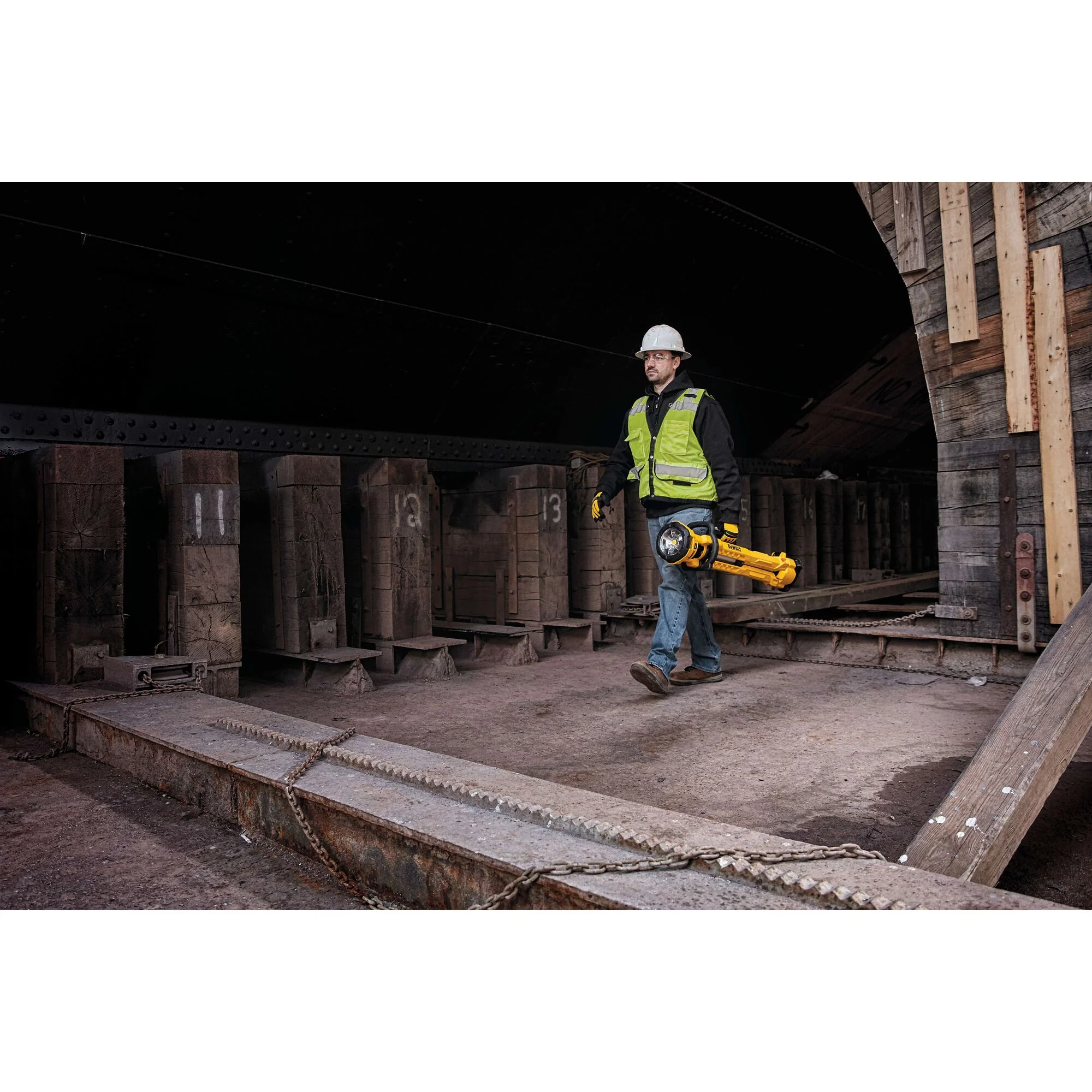 DeWalt 20V MAX Cordless Tripod Light - Light Only - Image 15