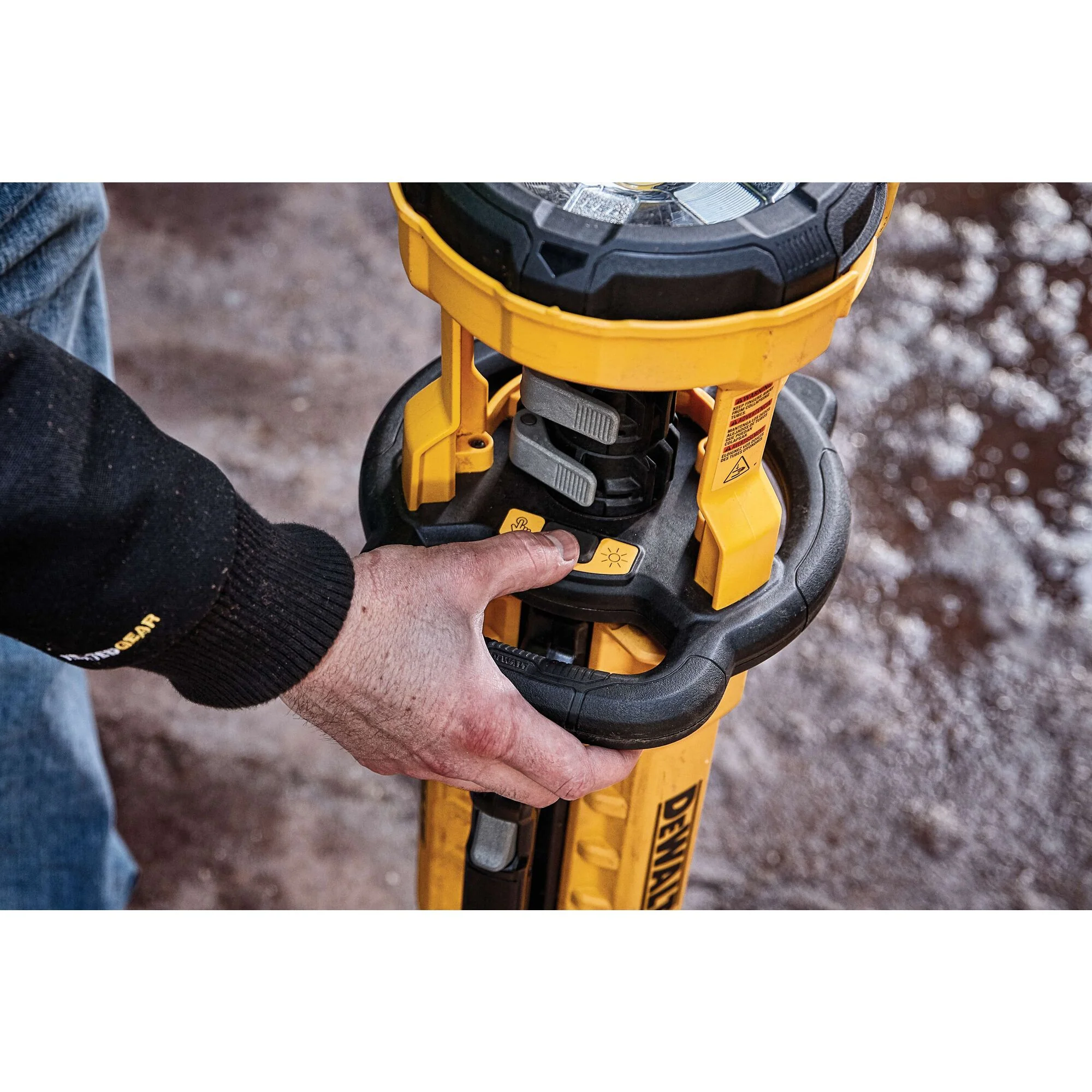 DeWalt 20V MAX Cordless Tripod Light Kit - Image 8