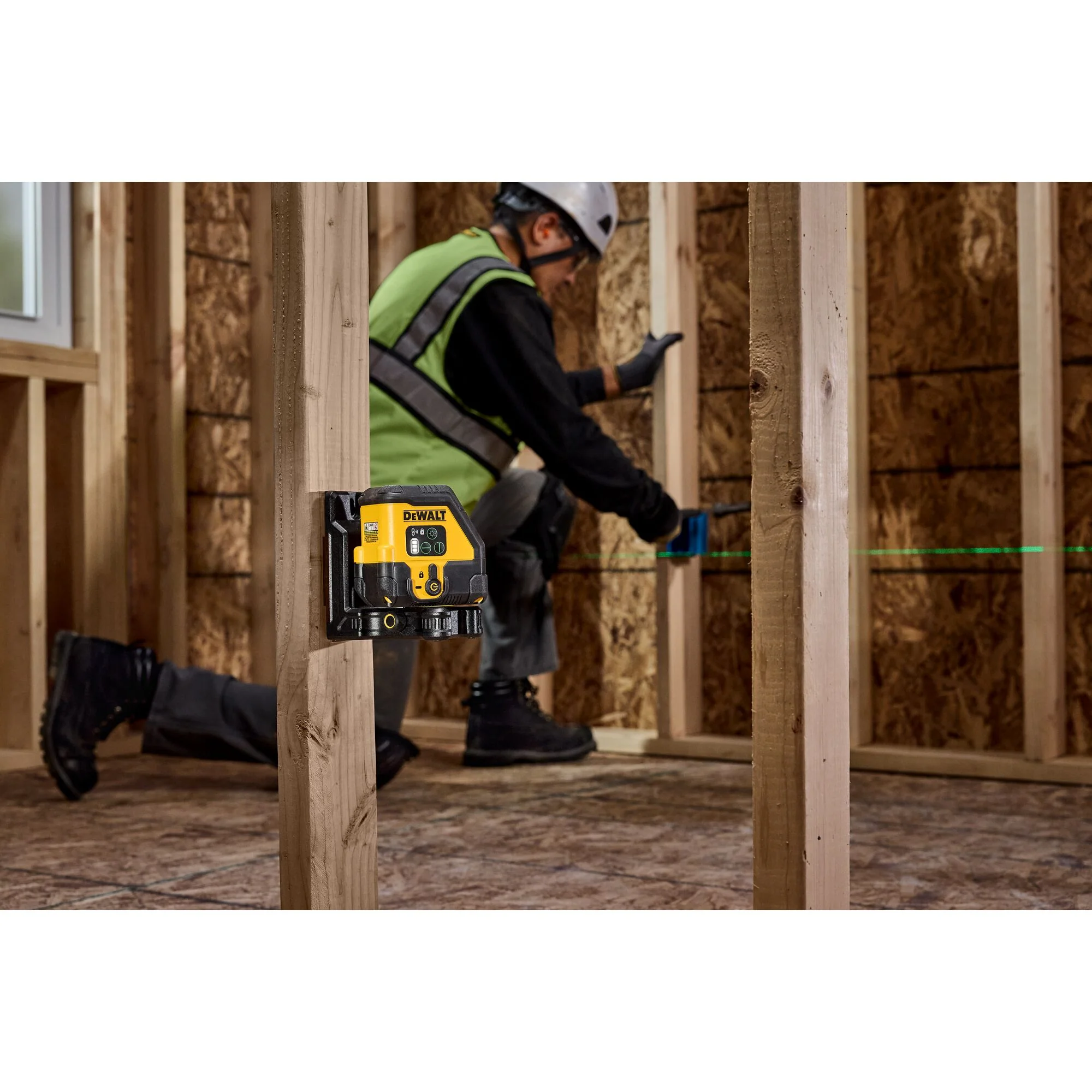 DeWalt USB Rechargeable Green Cross Line Laser Kit - Image 7