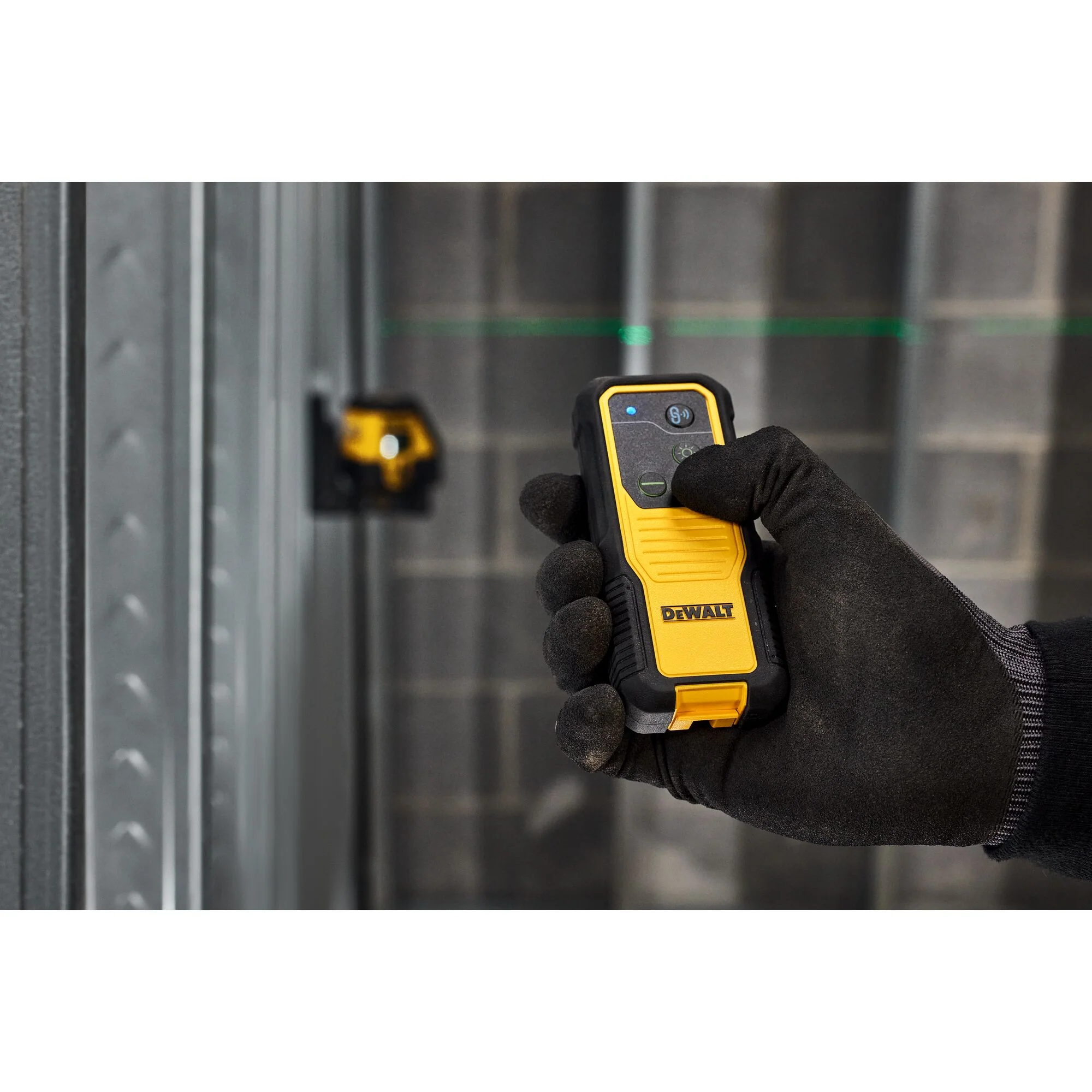 DeWalt USB Rechargeable Green Cross Line Laser Kit - Image 8