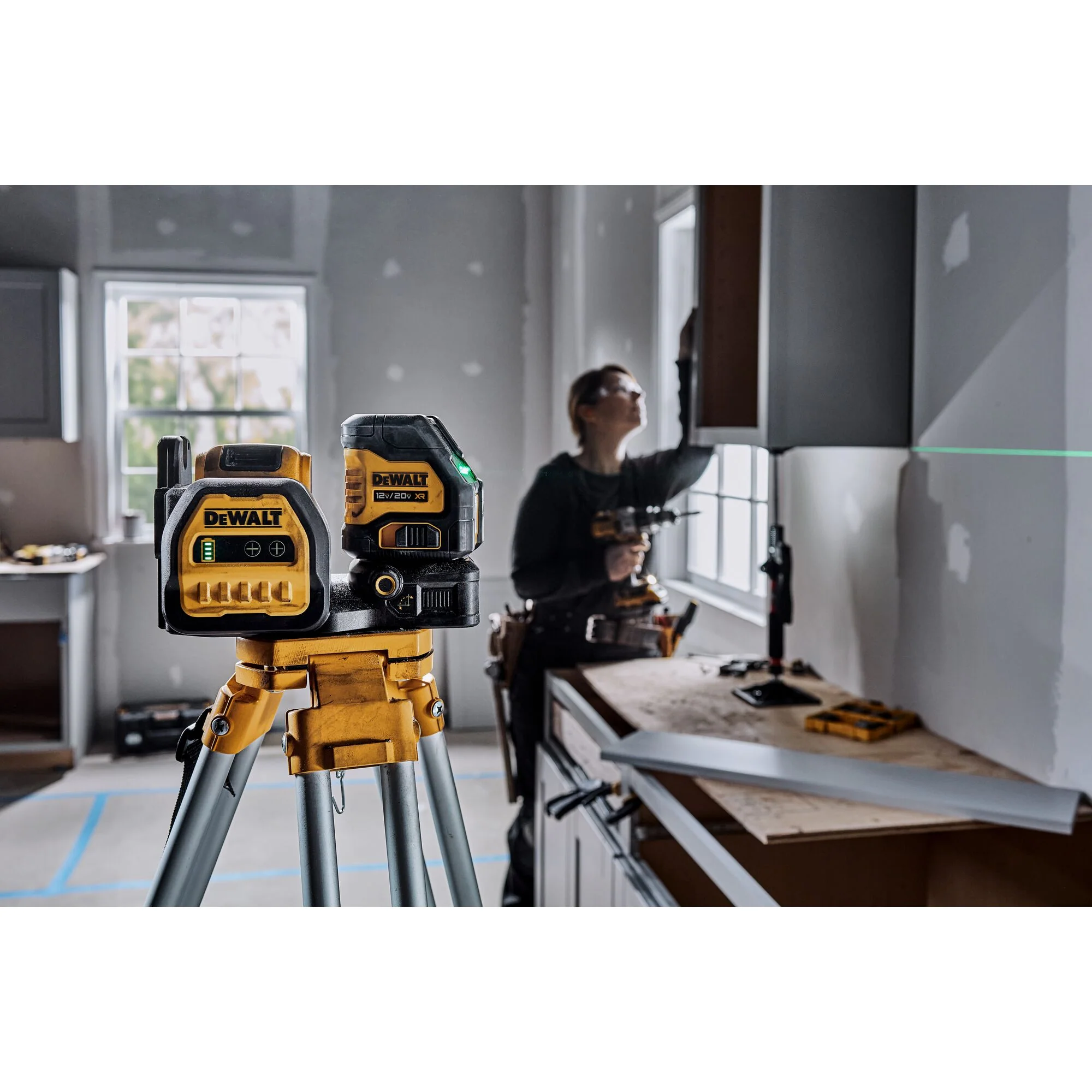 DeWalt 20V Cross Line Green Laser Kit - Image 3
