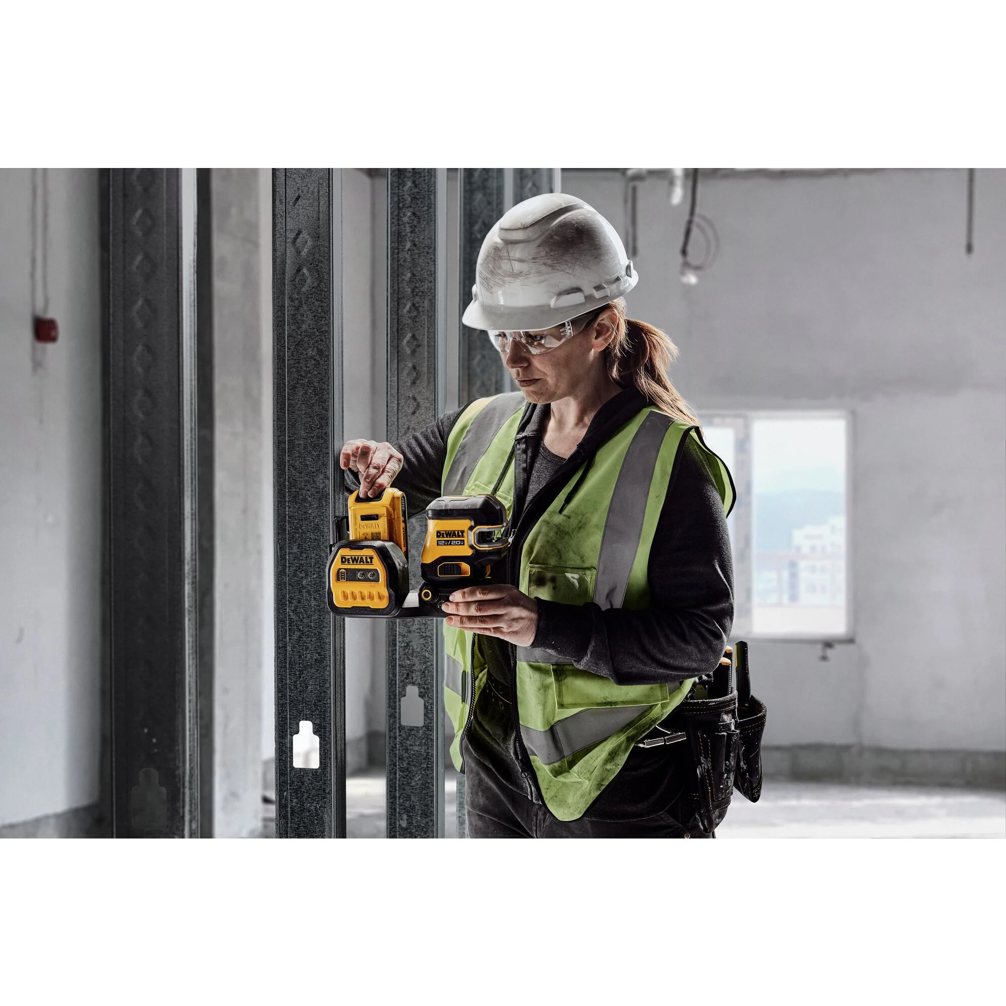 DeWalt 20V MAX 5 Spot Green Line Laser Kit - Image 7