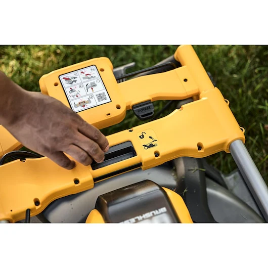 DeWalt 2X20V MAX XR® 21" Brushless Cordless RWD Self-Propelled Lawn Mower Kit - Image 8