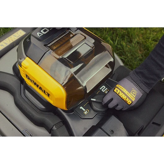 DeWalt 60V MAX Brushless Cordless RWD Self-Propelled Mower Kit - Image 8