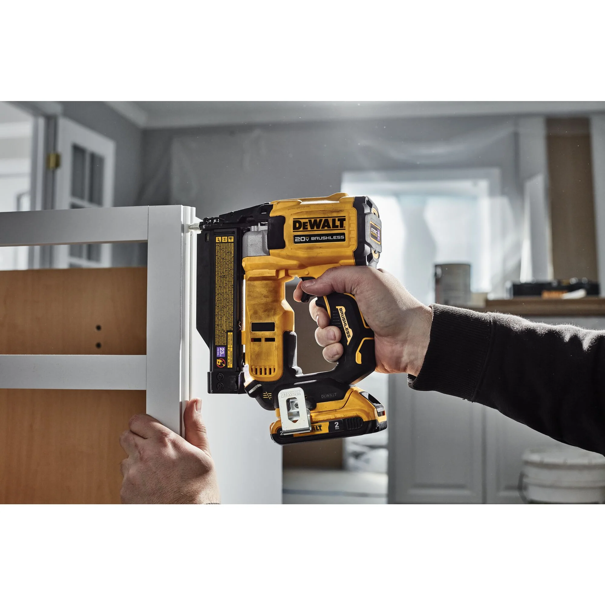 DeWalt 20V MAX Brushless Cordless 23 Gauge Pin Nailer Kit - Image 8