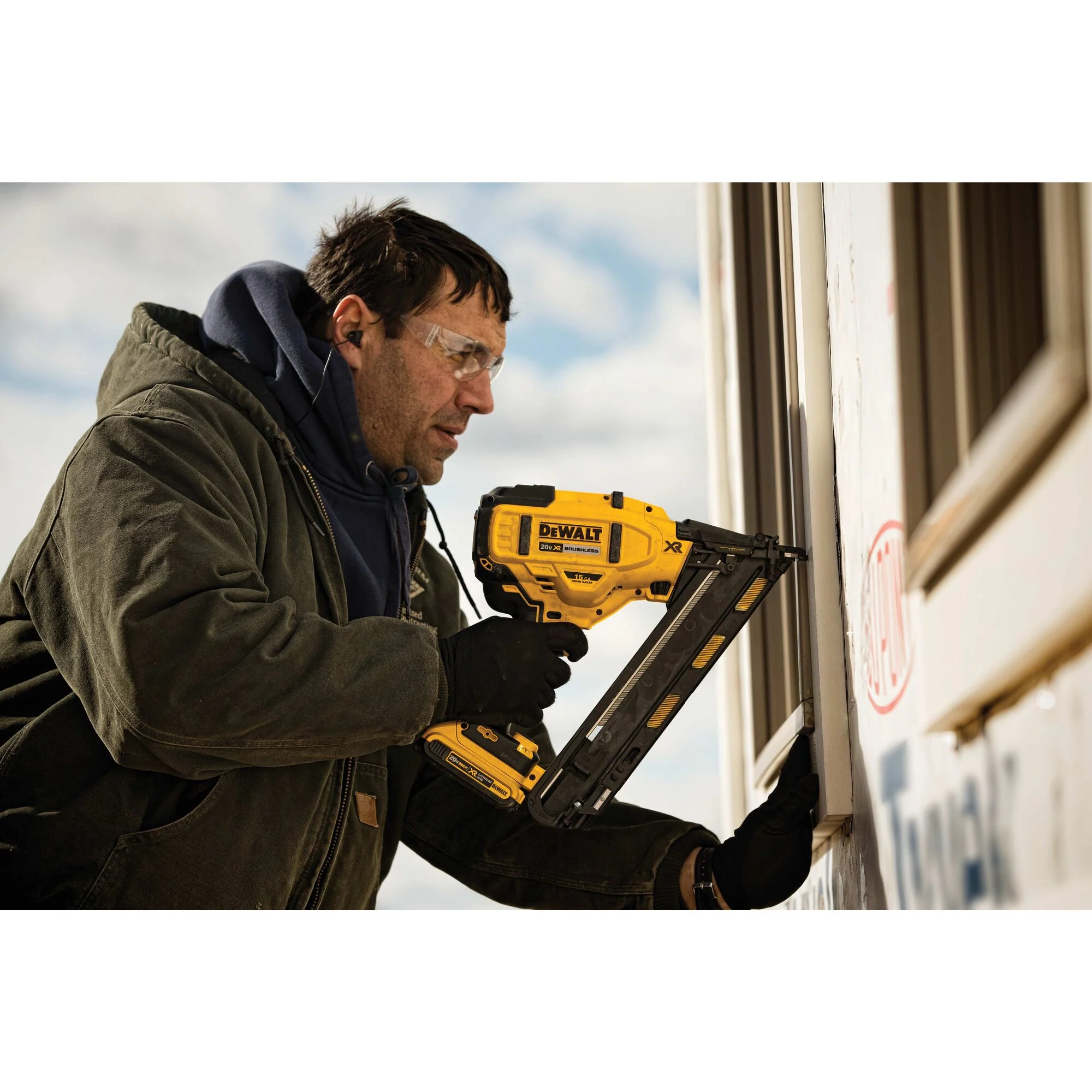 DeWalt 20V MAX XR® 15 Gauge Cordless Angled Finish Nailer - Tool Only - Image 10