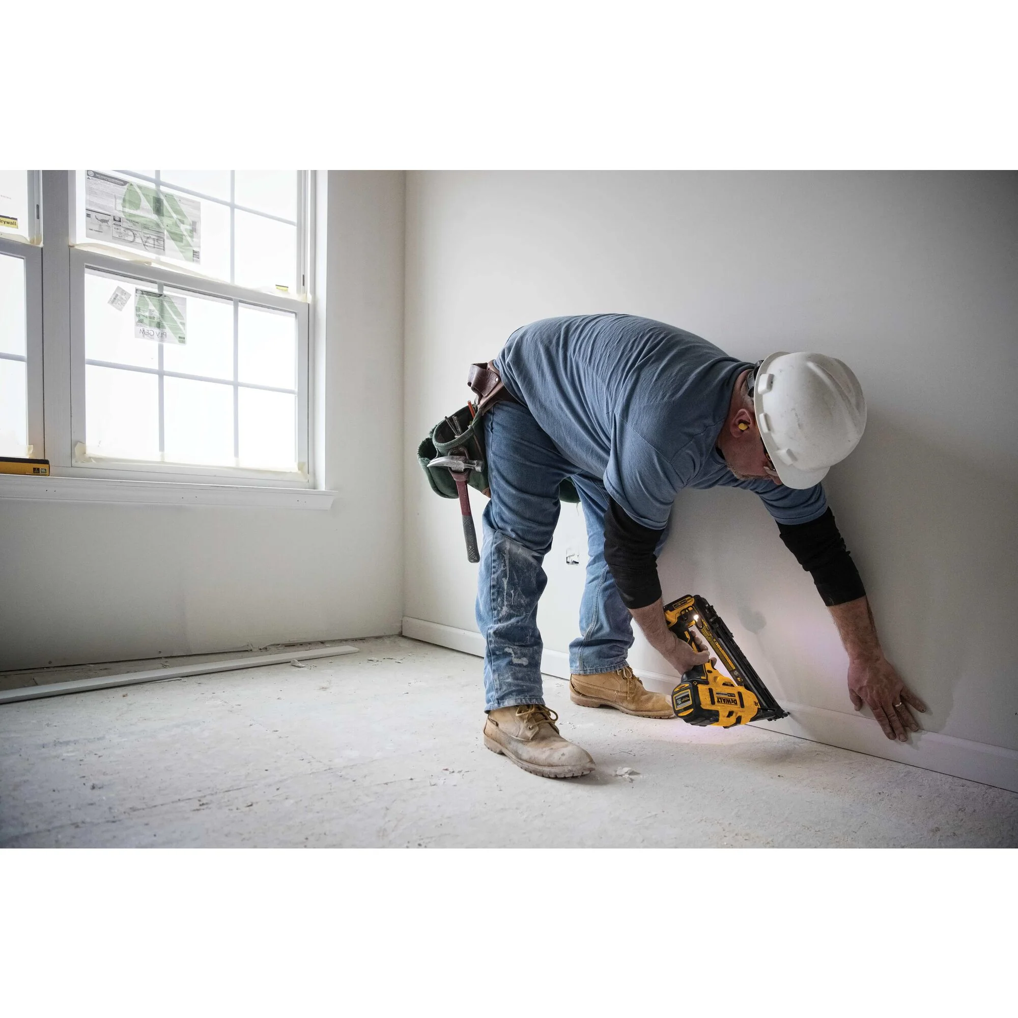 DeWalt 20V MAX XR® 15 Gauge Cordless Angled Finish Nailer - Tool Only - Image 8