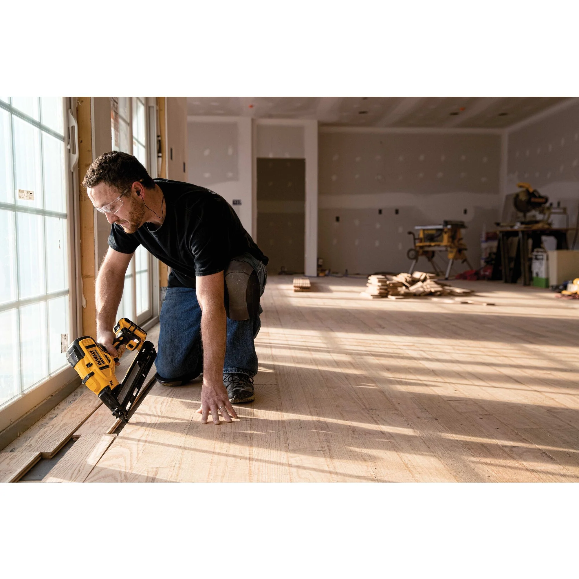 DeWalt 20V MAX XR 15 Gauge Cordless Angled Finish Nailer Kit - Image 19