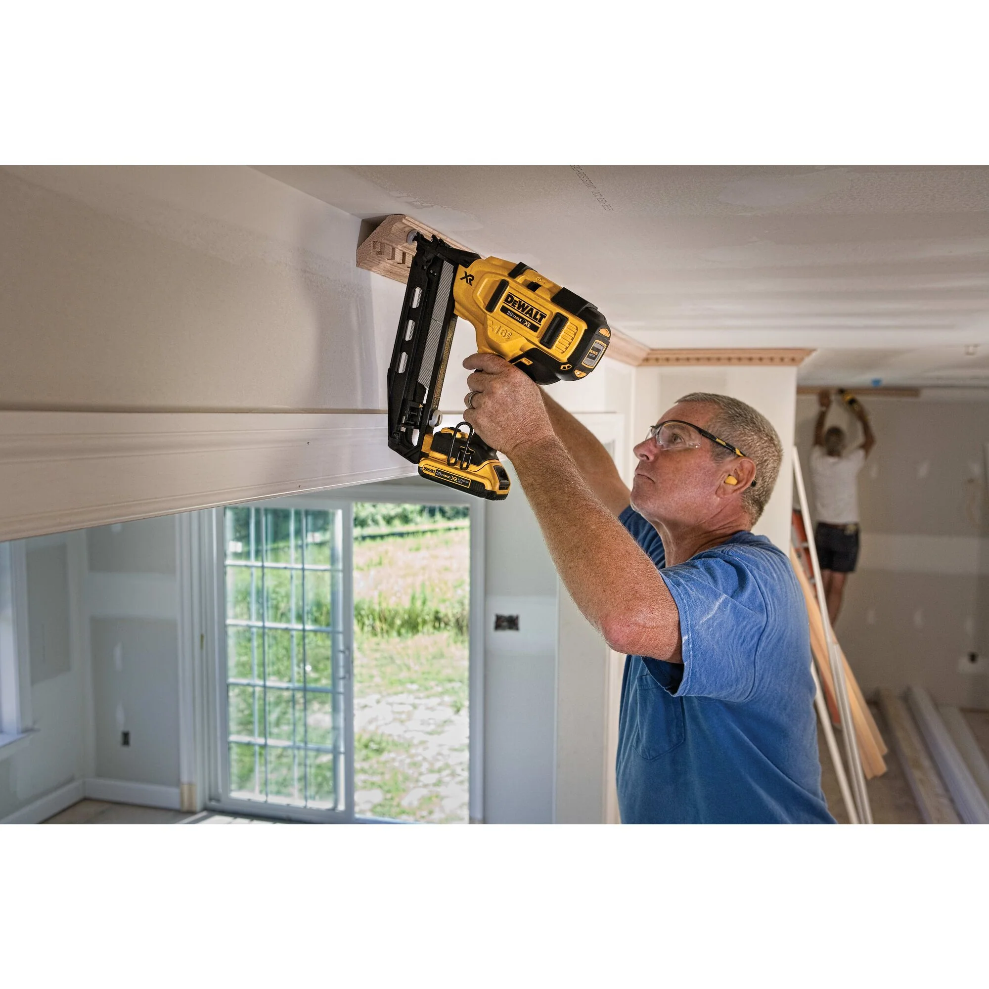 DeWalt 20V MAX XR 16 Gauge Angled Finish Nailer - Kit - Image 10