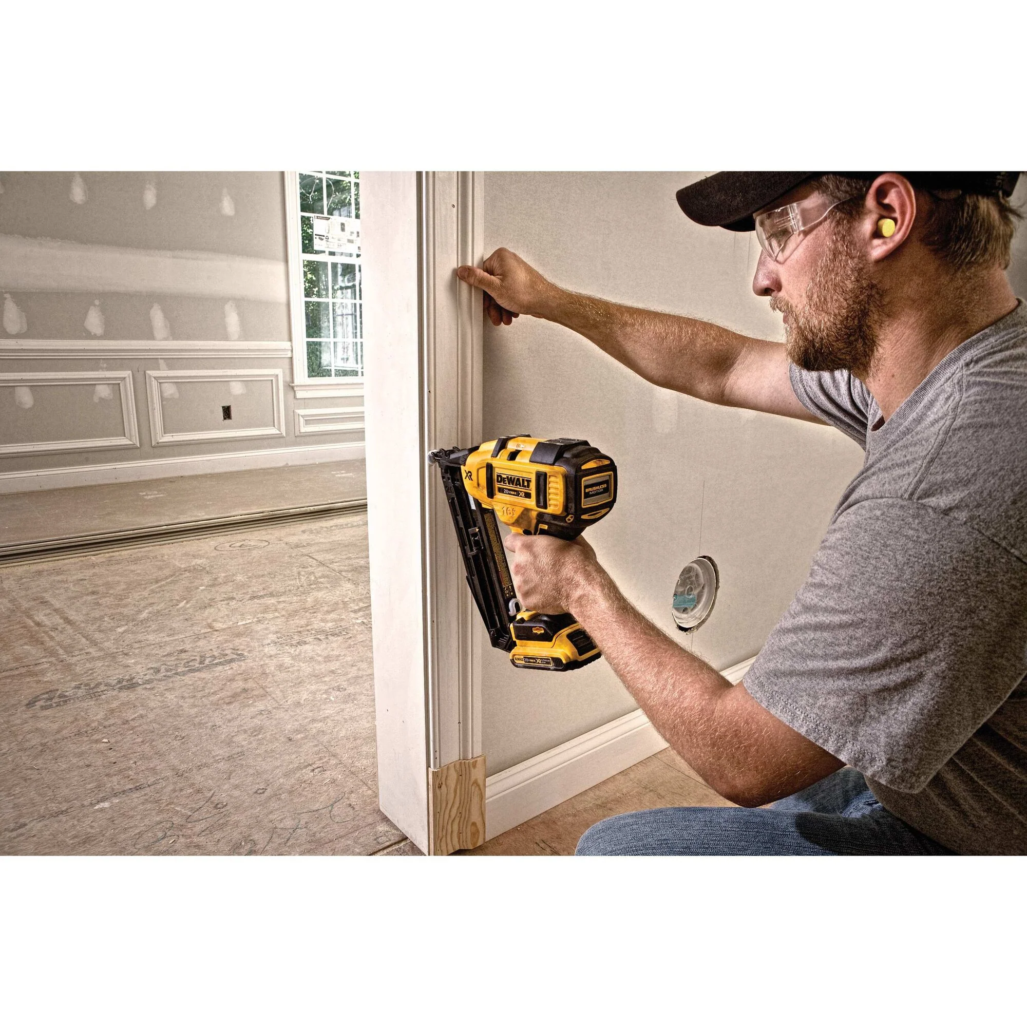 DeWalt 20V MAX XR 16 Gauge Angled Finish Nailer - Kit - Image 11