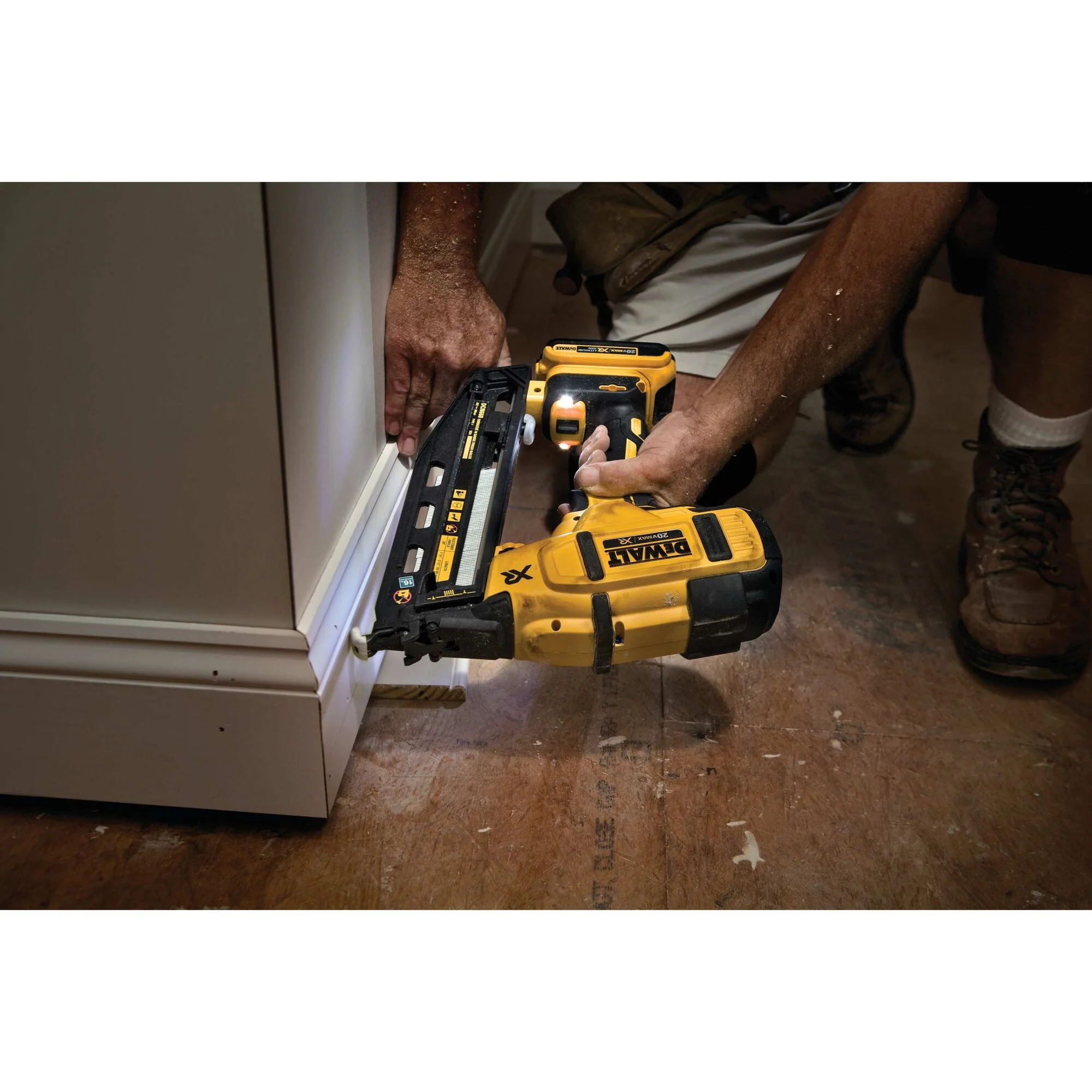 DeWalt 20V MAX XR 16 Gauge Angled Finish Nailer - Kit - Image 12